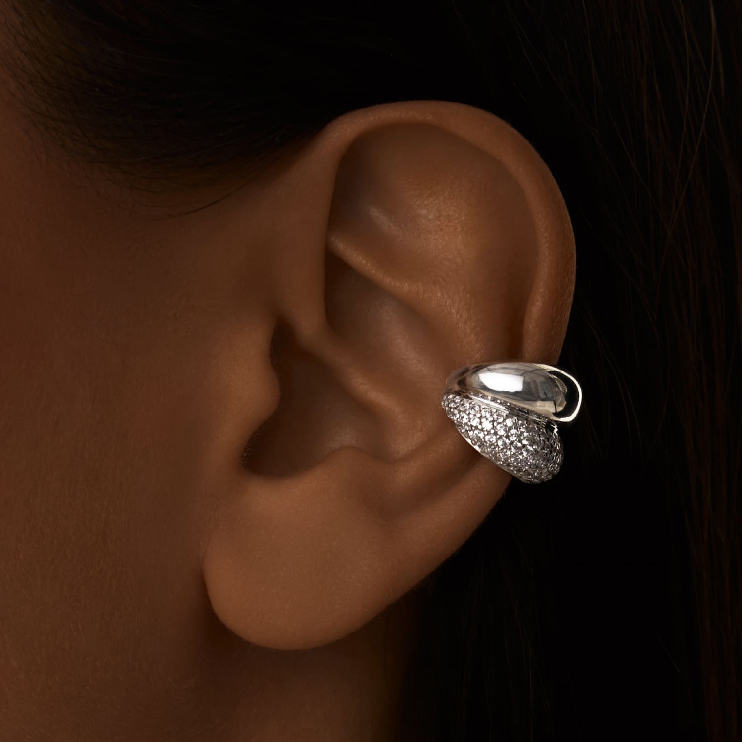 

Серебряный кафф с россыпью фианитов MIE