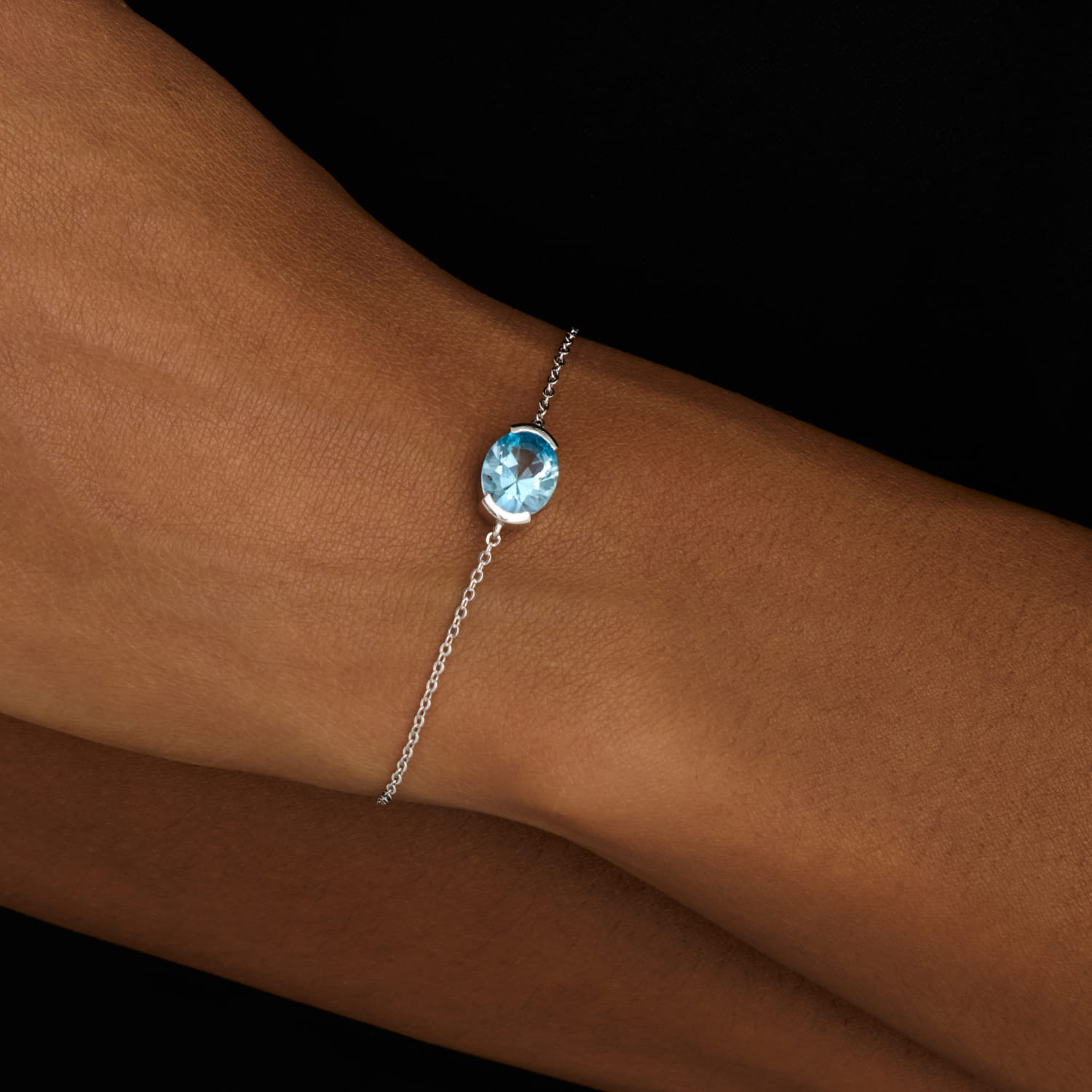 

Серебряный браслет PURITY с топазом Sky MIE
