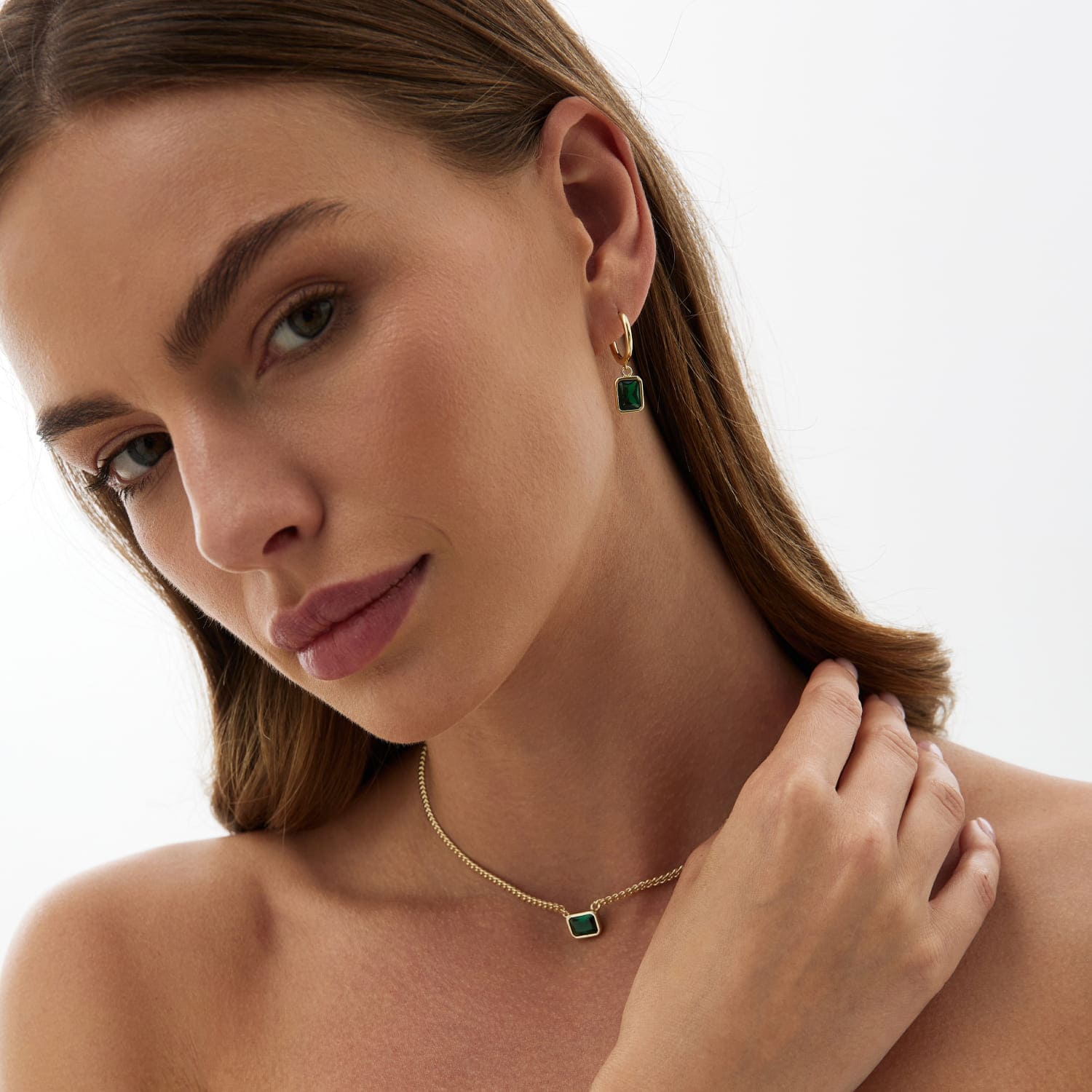 Եղիսաբեթի արծաթե վզնոց՝ խորանարդ ցիրկոնե քարերով, դեղին ոսկեջրած MIE