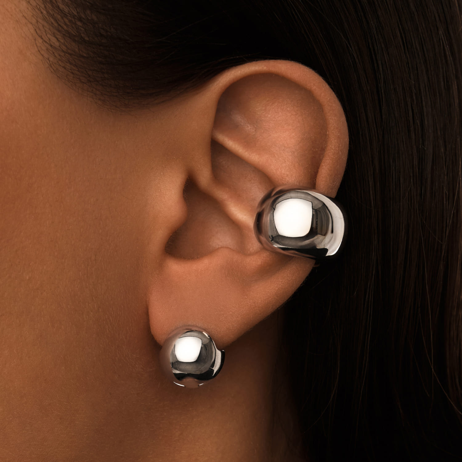 Լայն, ծավալուն արծաթե թևնոց MIE-ից