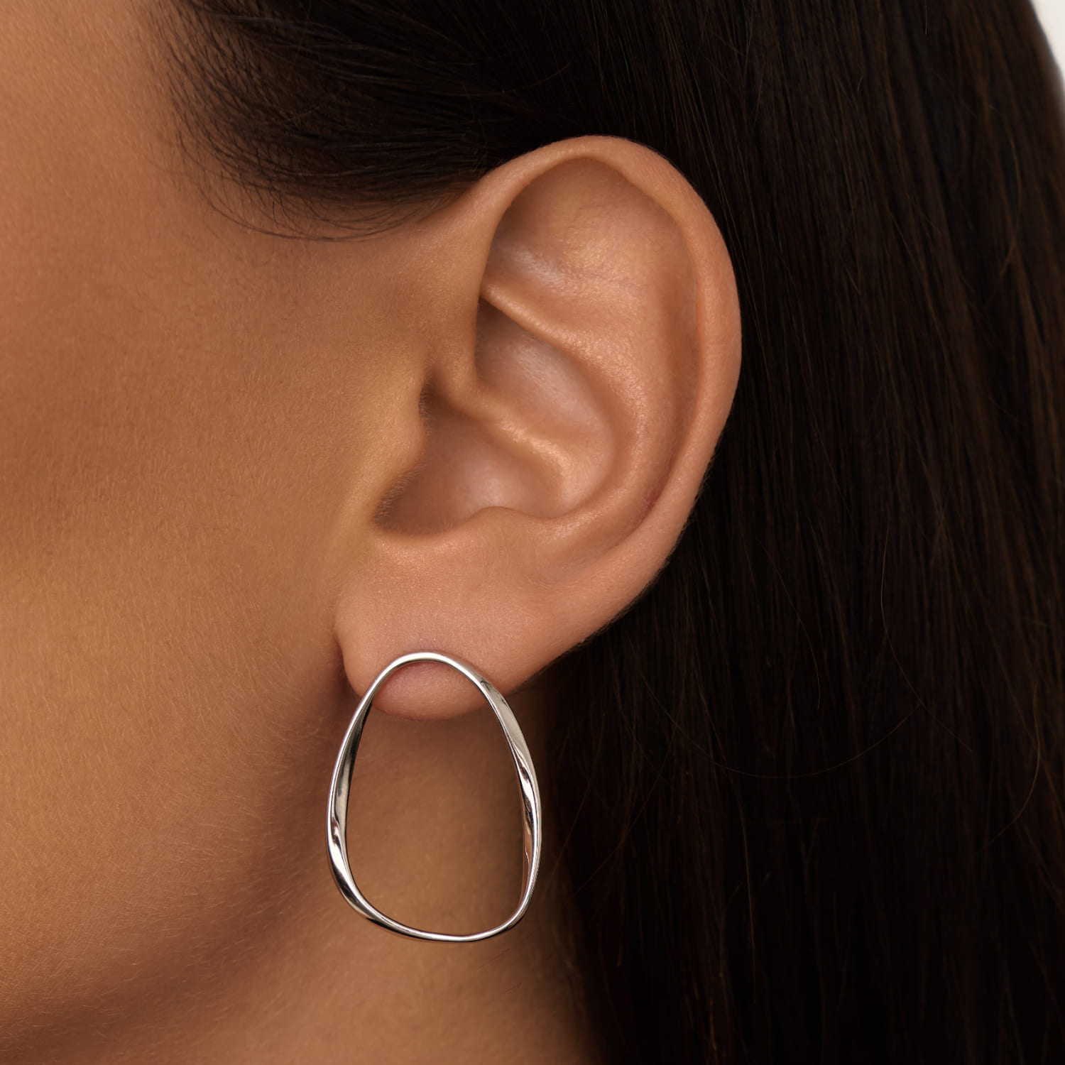 

Акцентные пусеты из серебра MIESTILO MIE