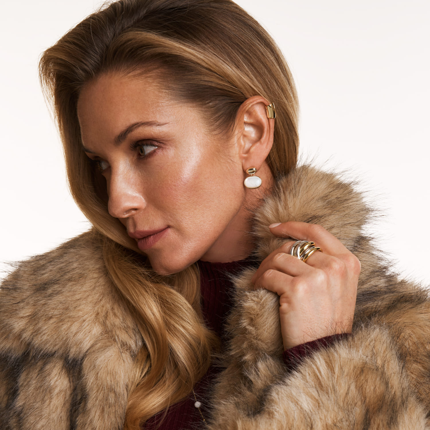 Օվալաձև ականջօղեր մարգարիտով, պատրաստված արծաթից, դեղին ոսկուց պատված MIE