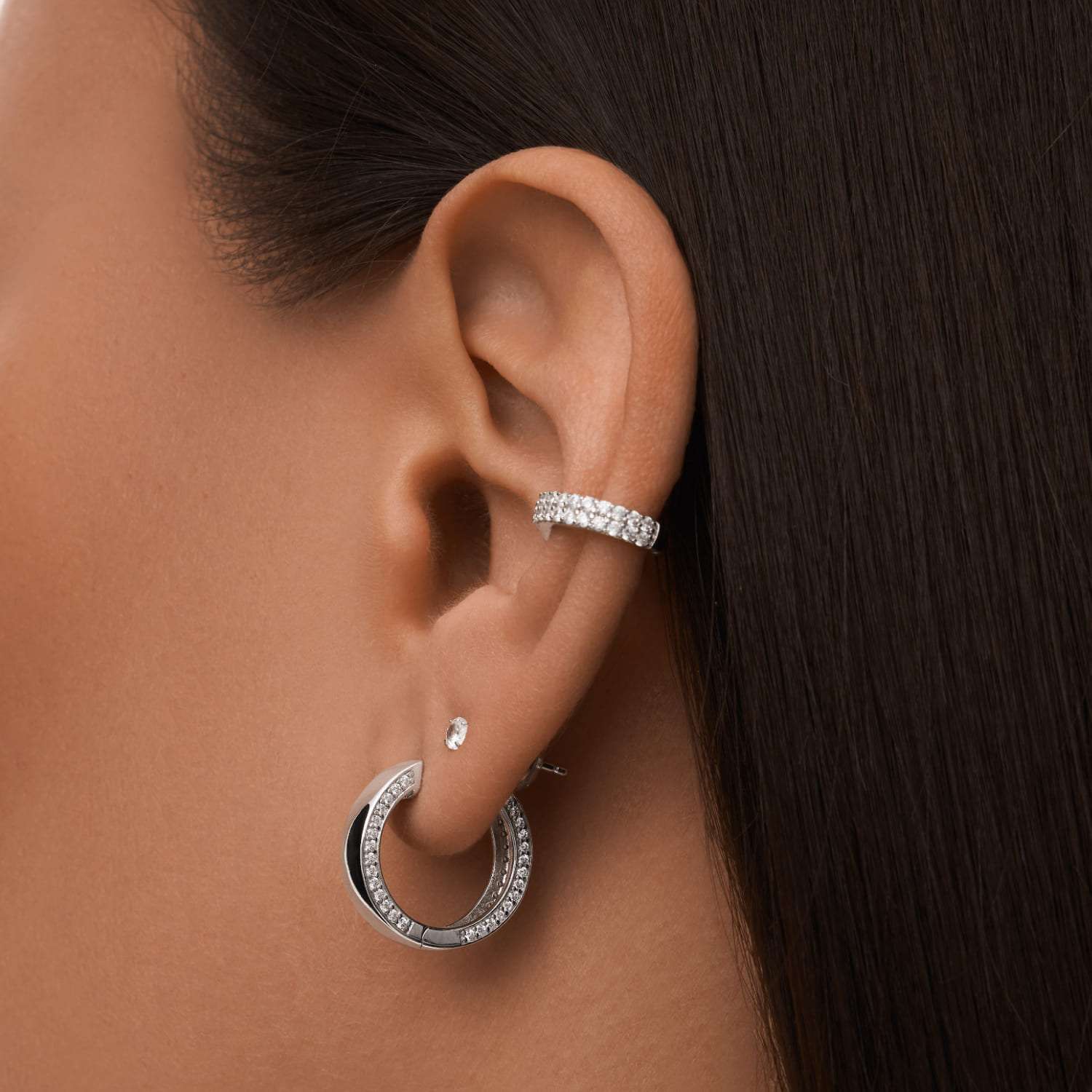 Արծաթե երկկողմանի օղակաձև ականջօղեր՝ խորանարդ ցիրկոնե մետալով MIE