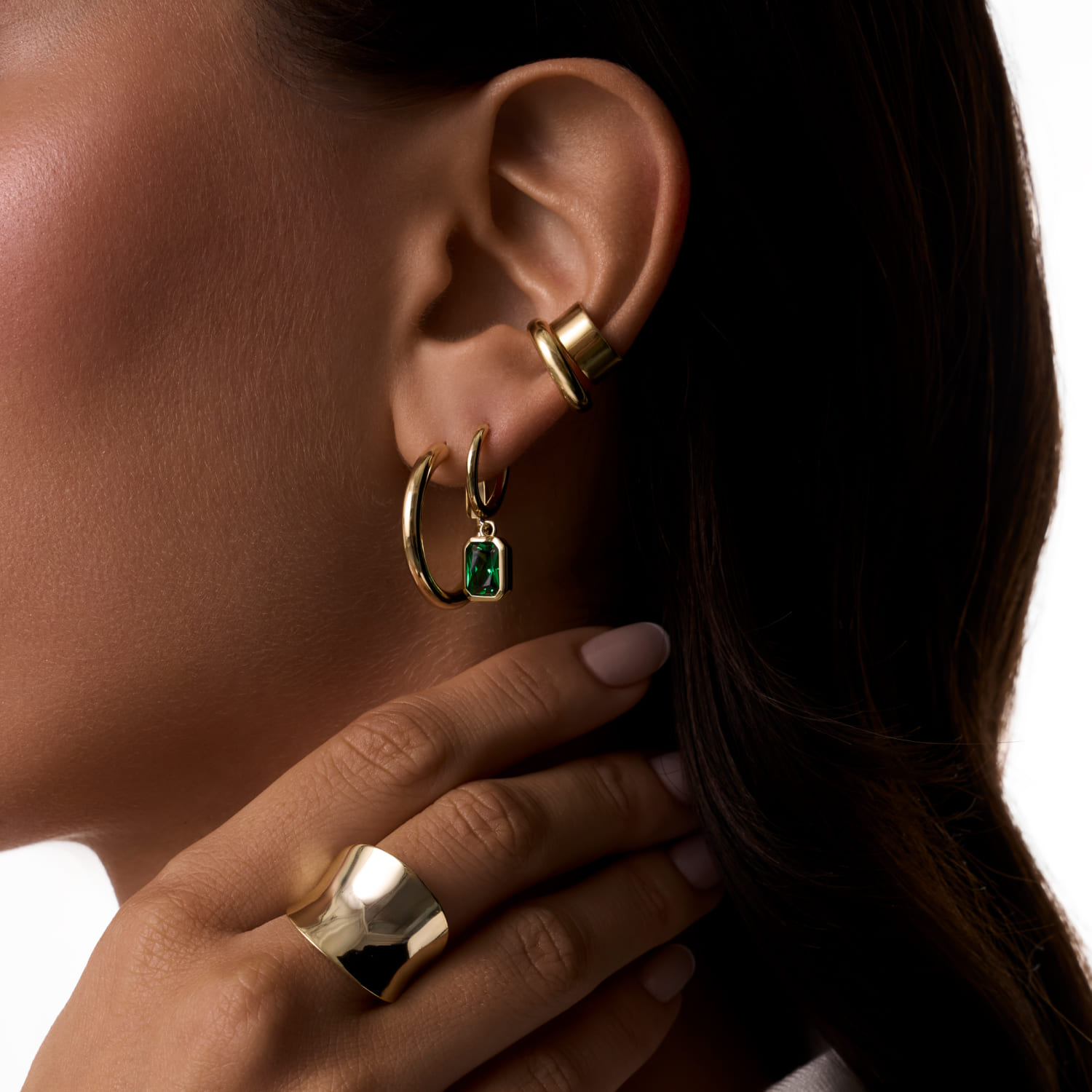 Լայն գոգավոր մատանի՝ պատրաստված դեղին ոսկով պատված արծաթից MIE