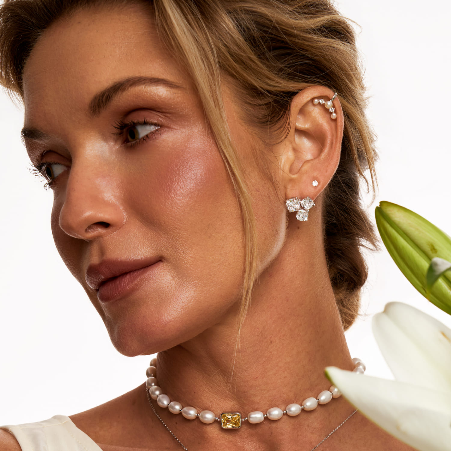 Արծաթե չոկեր SICILIA՝ պատրաստված մարգարիտներից և դեղին խորանարդ ցիրկոնե մետալից MIE