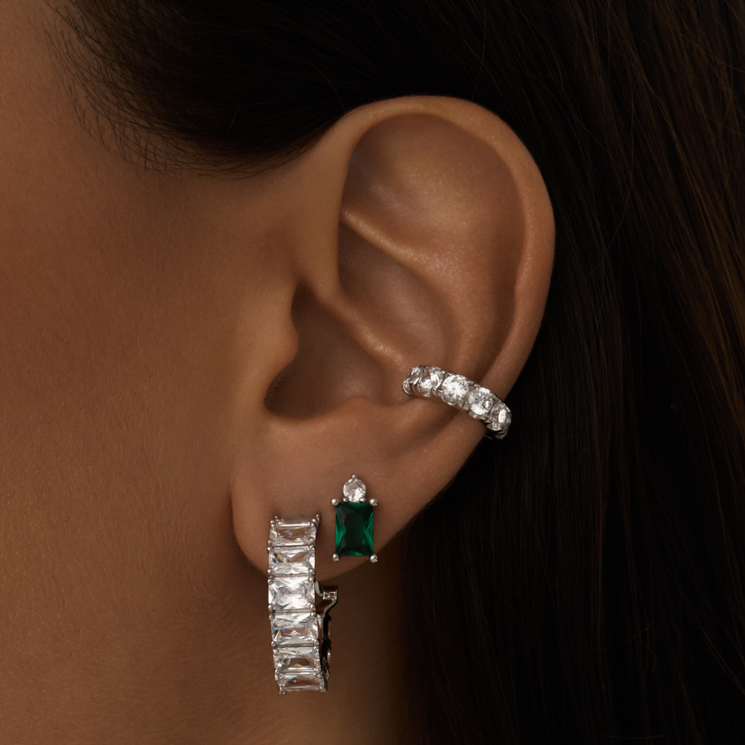 «Էներգիա» արծաթե ականջօղեր՝ կանաչ խորանարդ ցիրկոնիումով MIE-ից