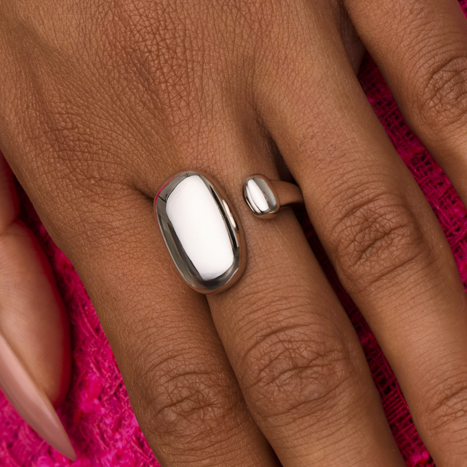 

Широкое акцентное кольцо из серебра MIESTILO MIE