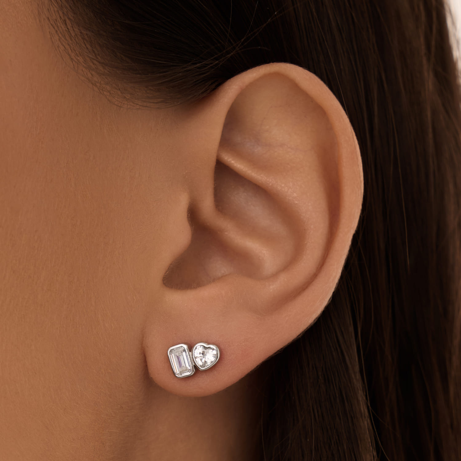 

Серьги пусеты из серебра с фианитами в огранке сердце и квадрат MIESTILO MIE