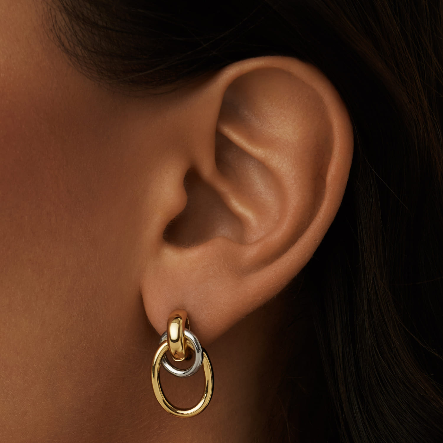 

Серебряные крупные серьги-узлы в покрытии биколор MIE