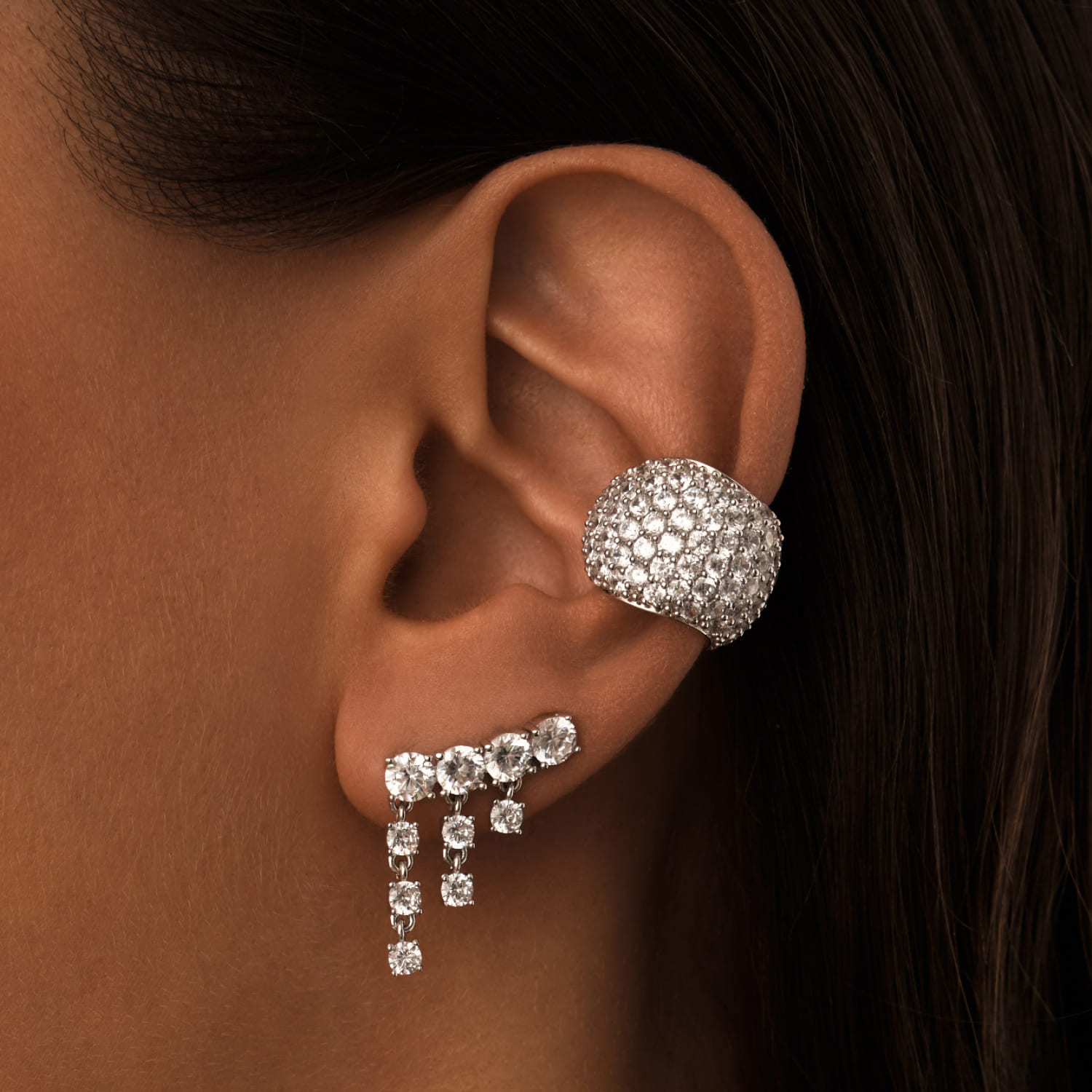 Արծաթե լայն թևնոց սպիտակ քարերով MIE