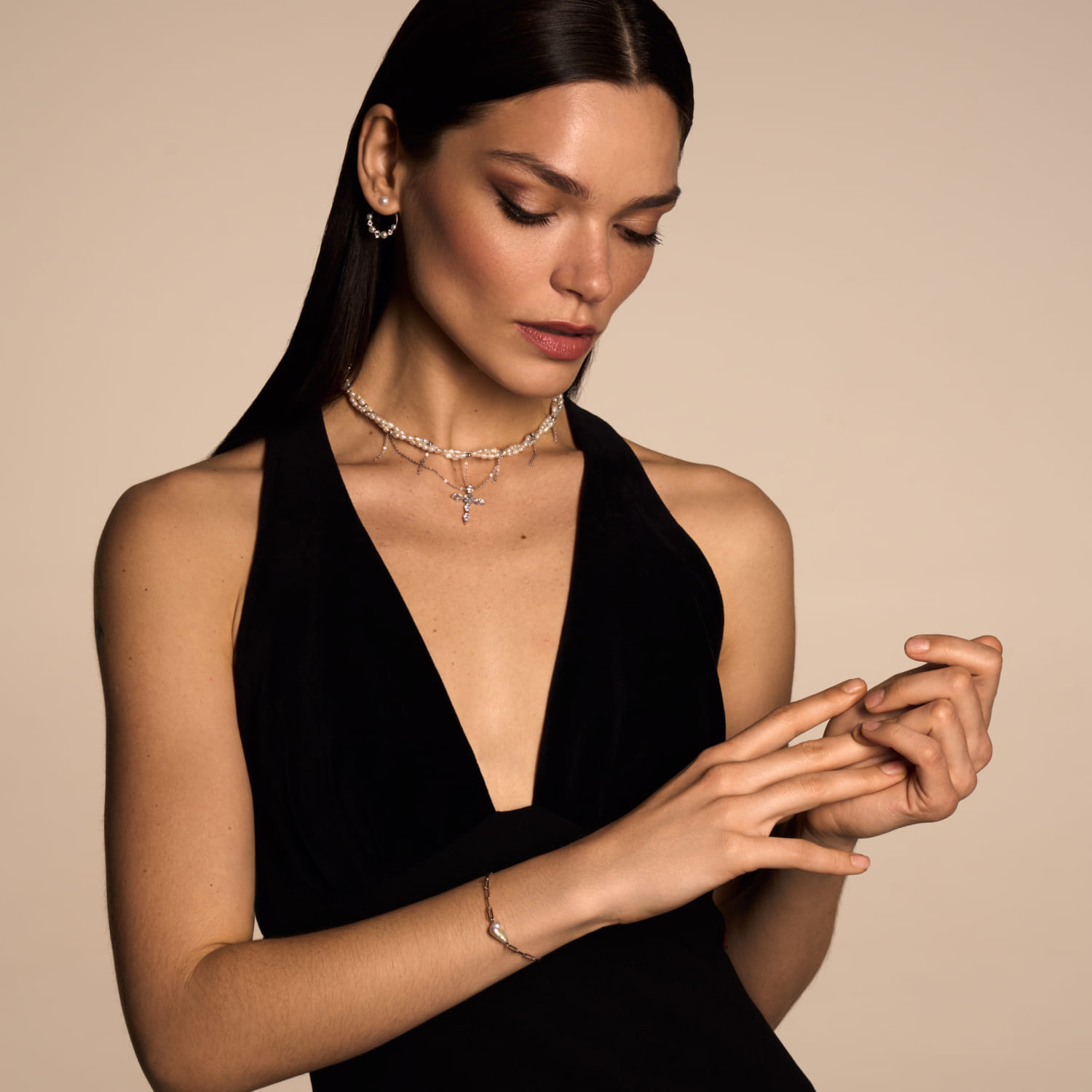 Արծաթե վզնոց ԳԱԼԱՏԵԱ խաչով և բնական մարգարիտներով MIE