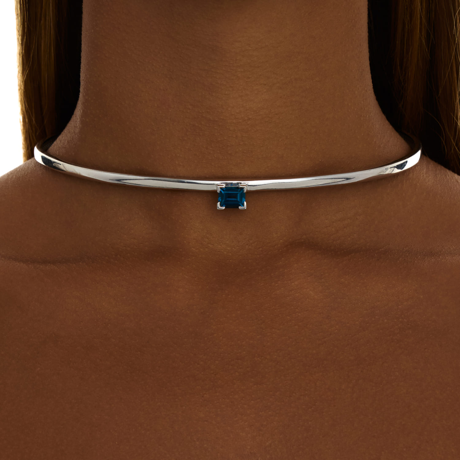 

Серебряное жесткое колье PURITY с London топазом MIE