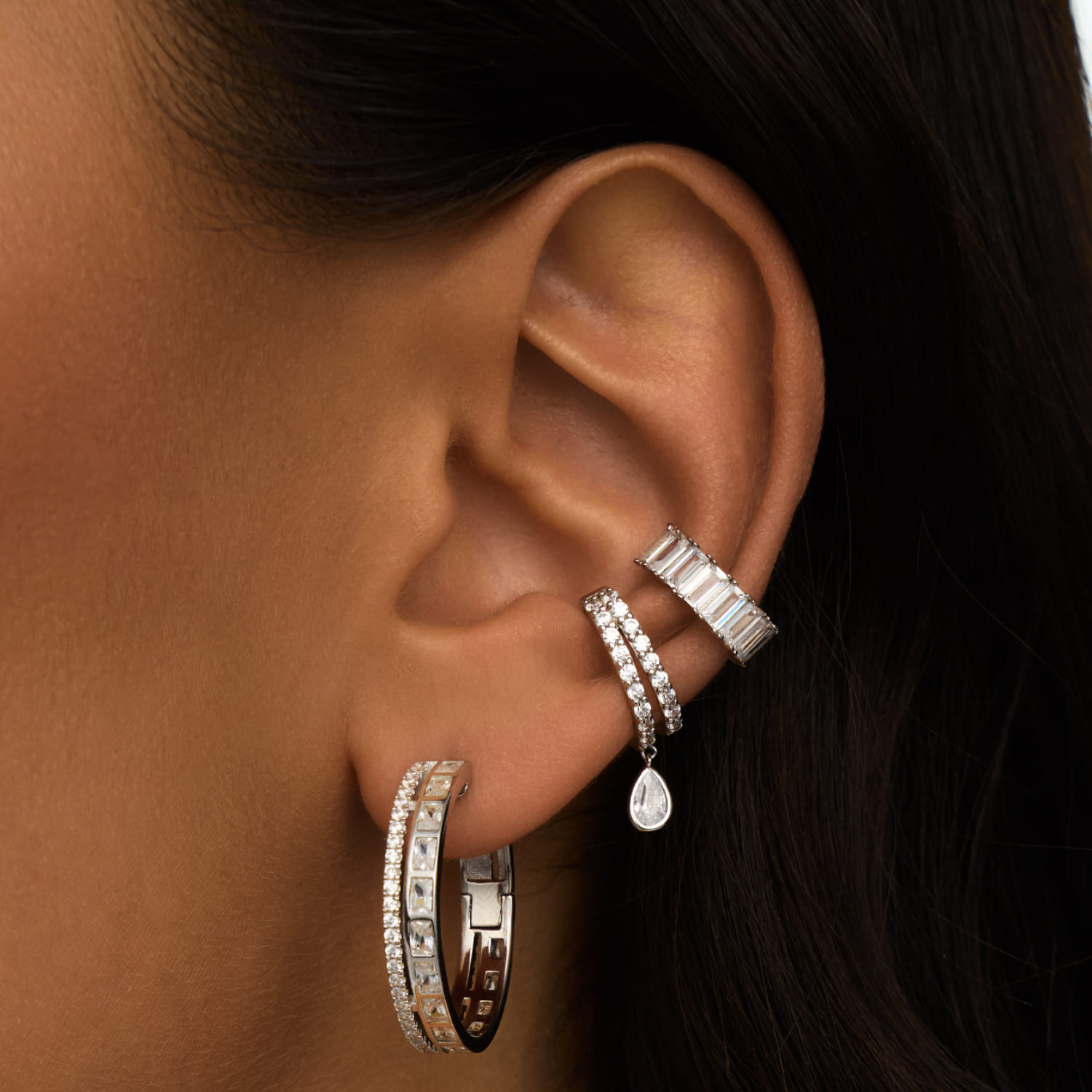 Արծաթե թևնոց՝ խորանարդ ցիրկոնիումով և MIE կաթիլով