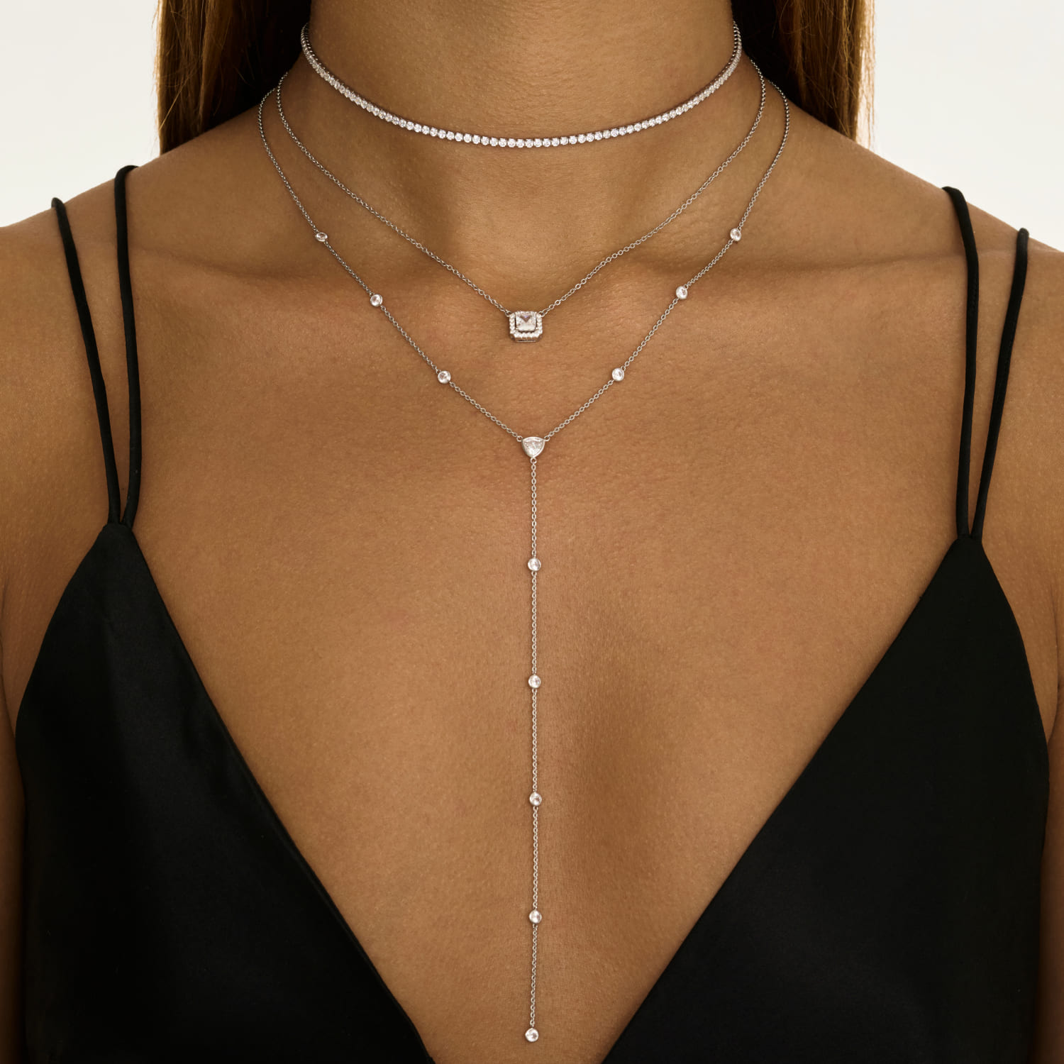 Արծաթե փողկապի վզնոց խորանարդ ցիրկոնե մետալով MIE