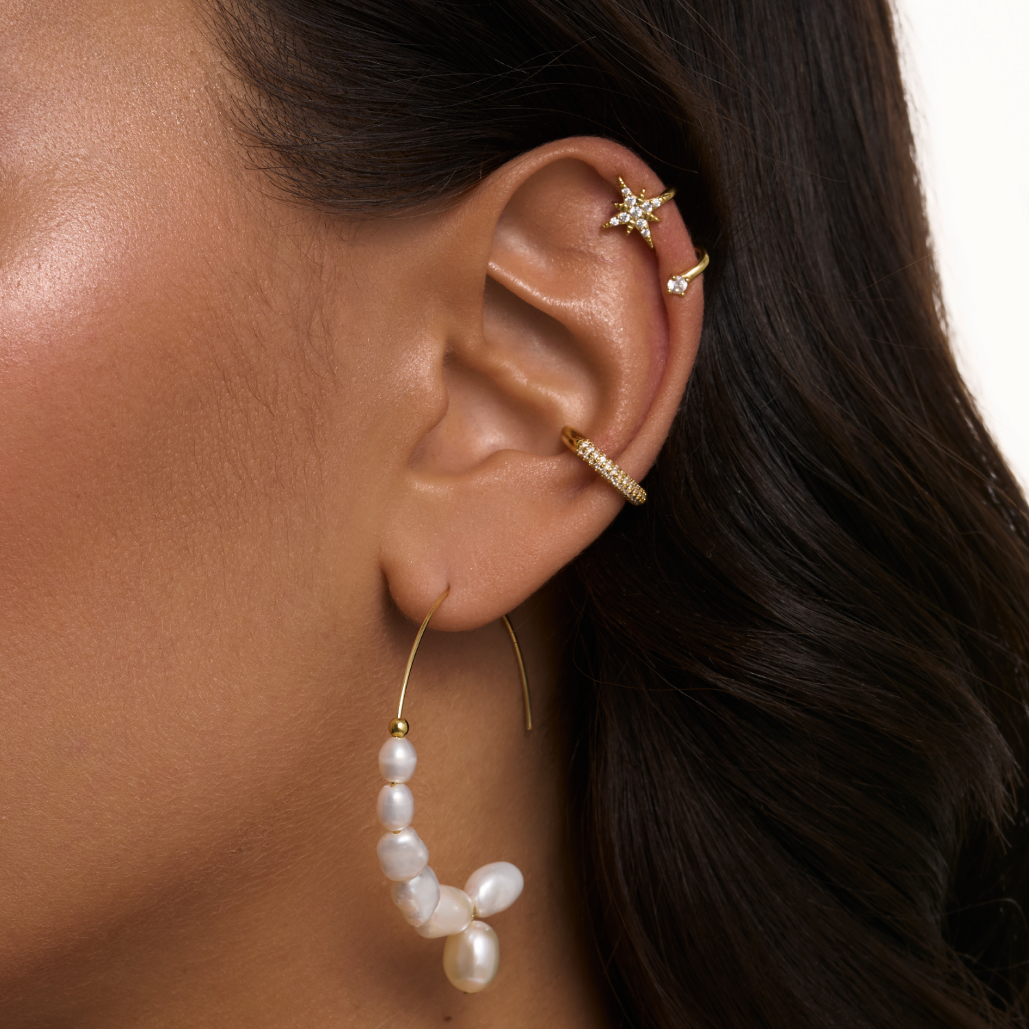 Ոսկեզօծ բազային թևնոց՝ արծաթից պատրաստված խորանարդ ցիրկոնե երիզով MIE