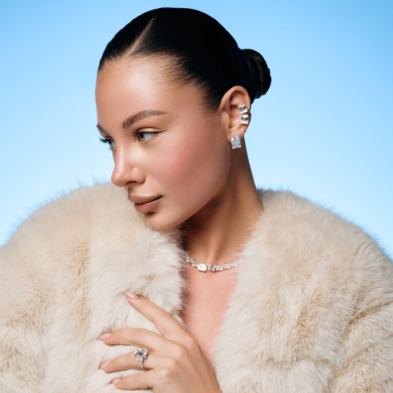 Արծաթե վզնոց A LA RUSSE խորանարդ ցիրկոնե քարերով MIE