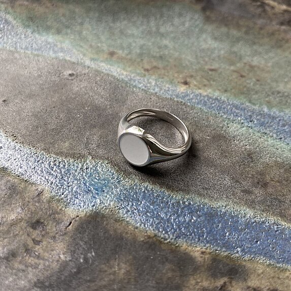 Кольцо из серебра с белой эмалью Miestilo