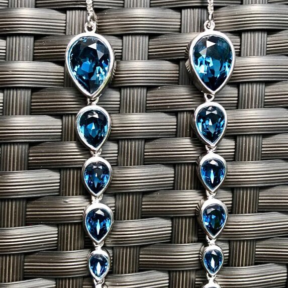 Длинные серьги с синими кристаллами Swarovski® "Танец дождя" Miestilo