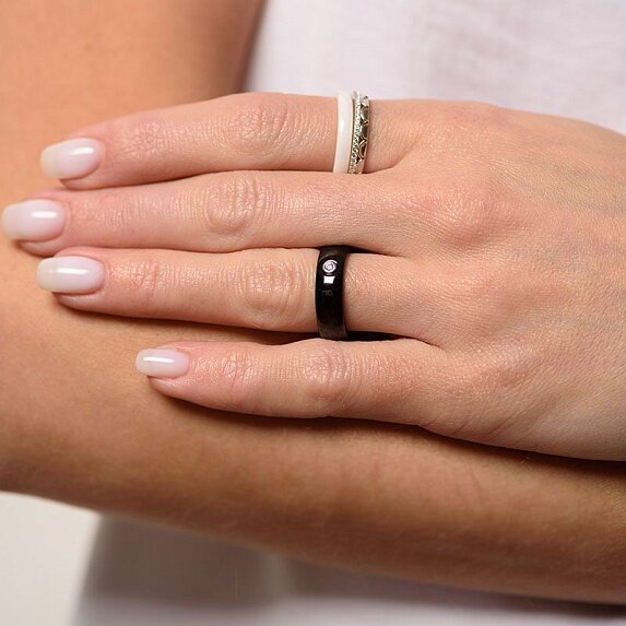 Двойное серебряное кольцо с белой керамикой и фианитами Miestilo