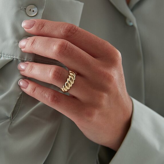Позолоченное витое кольцо из серебра без вставок Miestilo