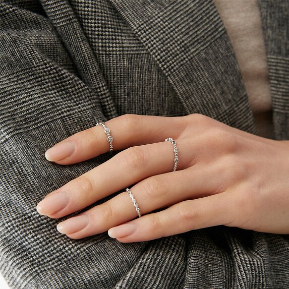 Серебряное кольцо с фианитами Miestilo