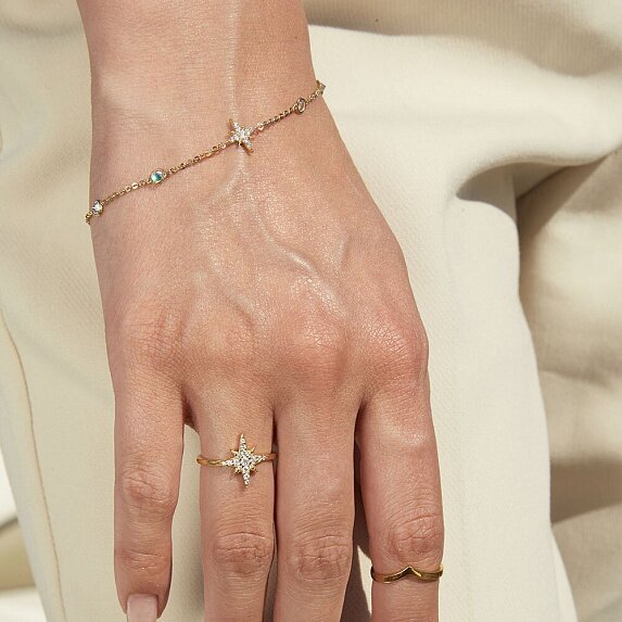 Позолоченное кольцо из серебра с фианитами в форме звезды Isida Miestilo