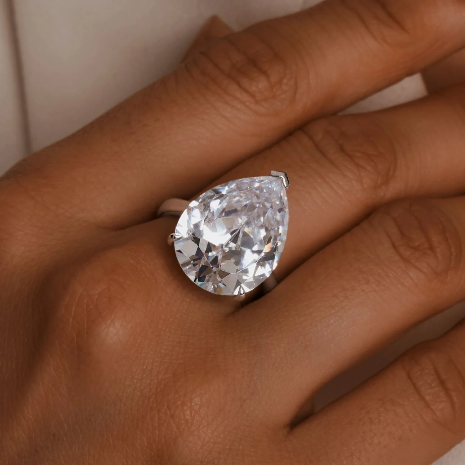 Коктейльное кольцо из серебра с фианитом Груша