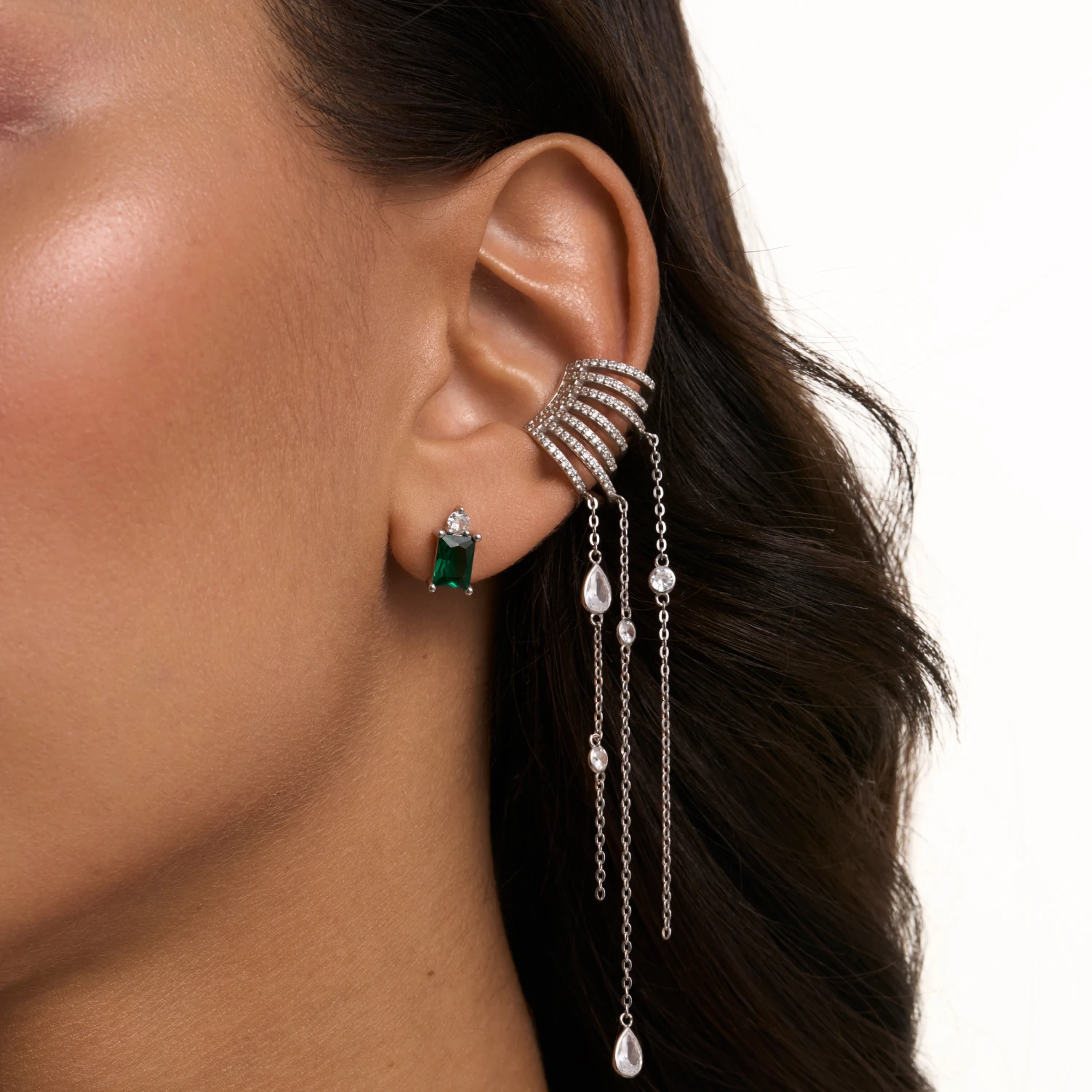 Серьги пусеты "Энергия" с зелёным фианитом из серебра