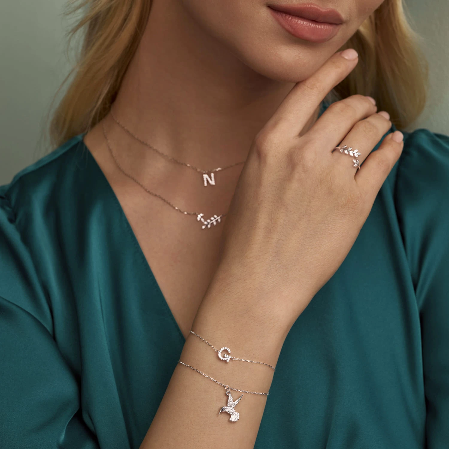 Серебряная подвеска с фианитами в форме веточки MIESTILO 