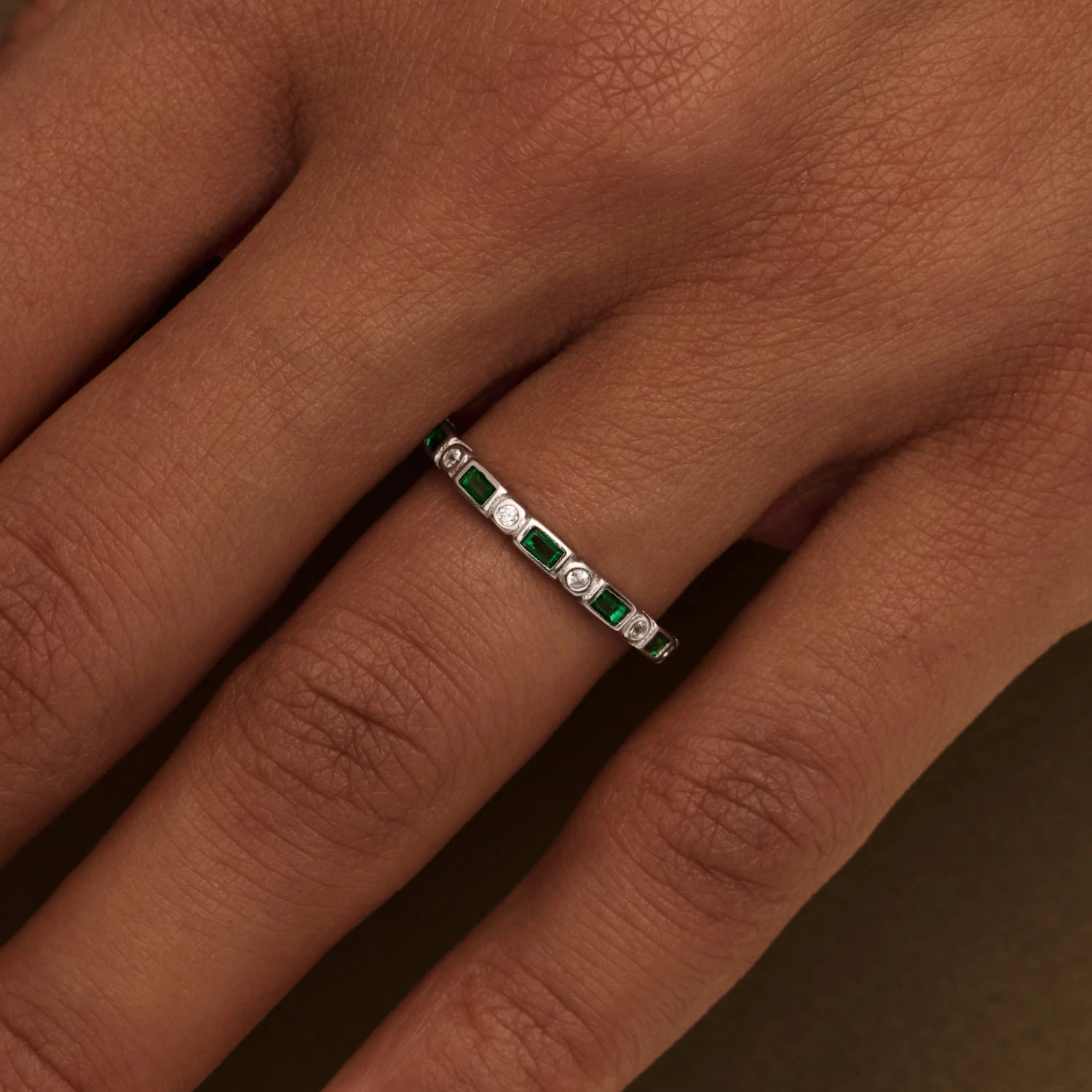 Серебряное кольцо с фианитами MIESTILO
