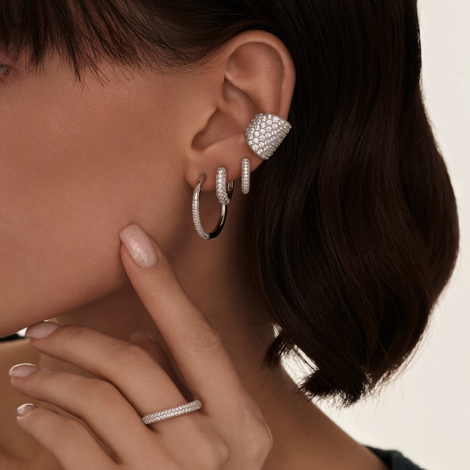 Серебряные серьги - кольца с фианитами 14мм