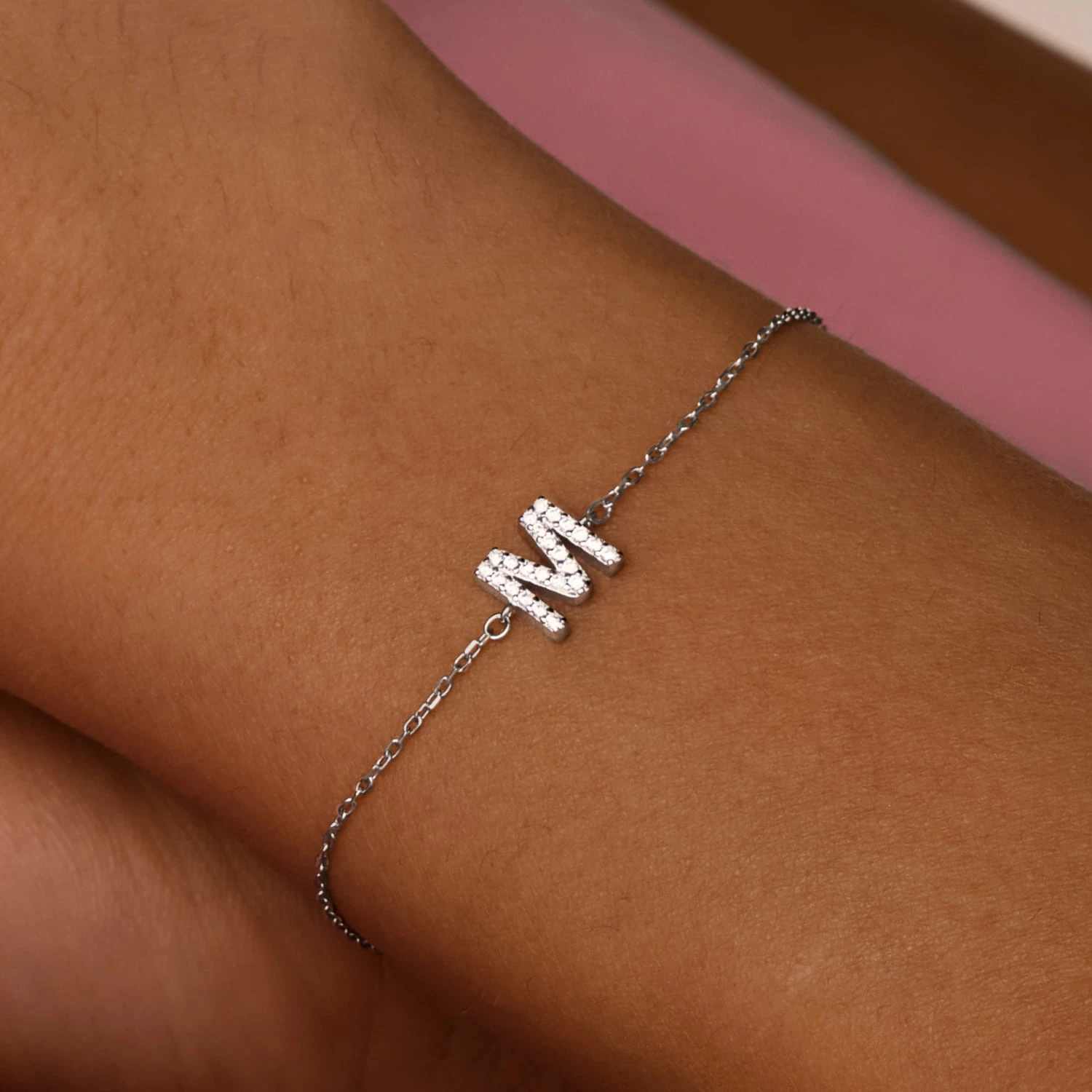 Серебряный браслет с буквой М MIESTILO