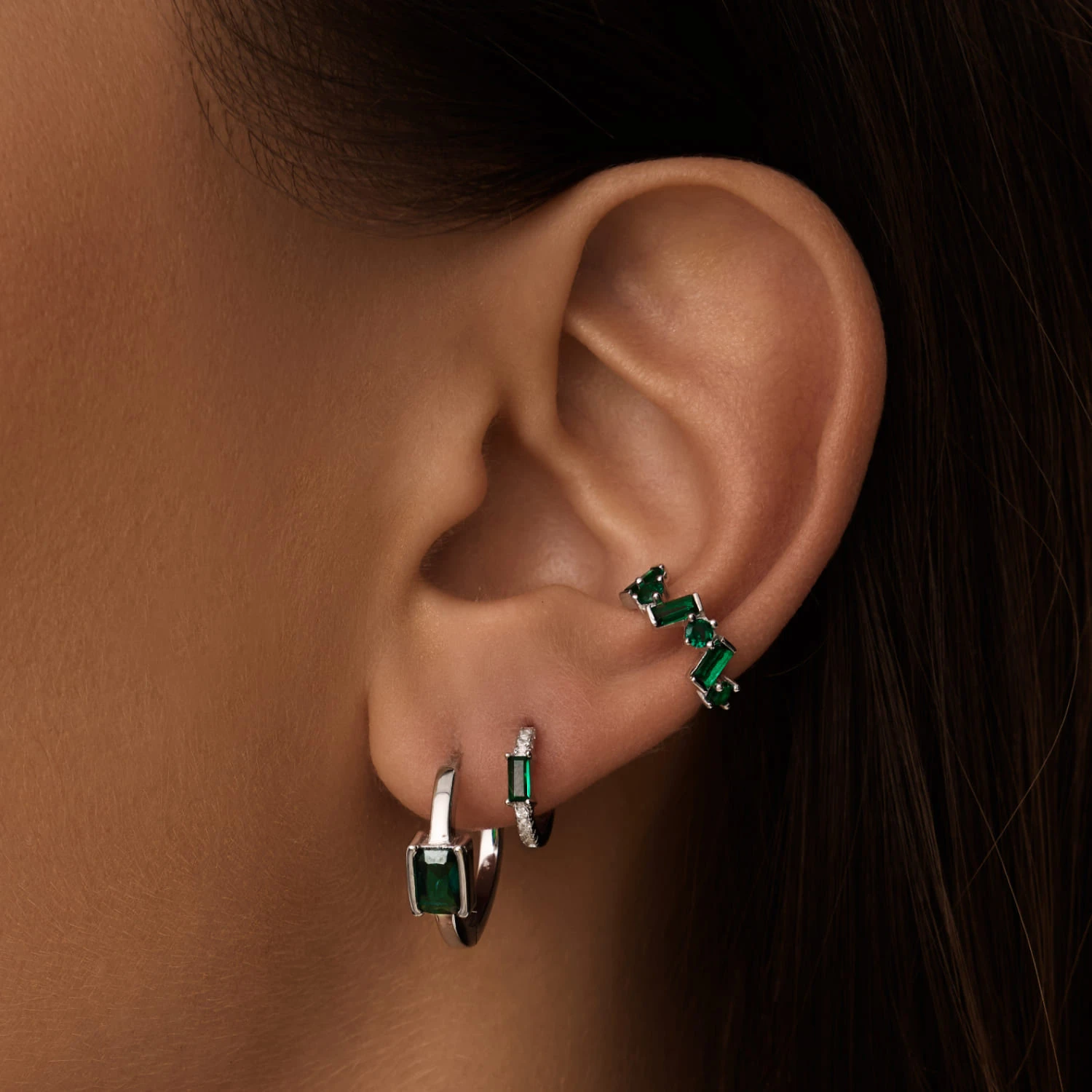 Серебряные серьги-конго с зеленым фианитом MIESTILO 