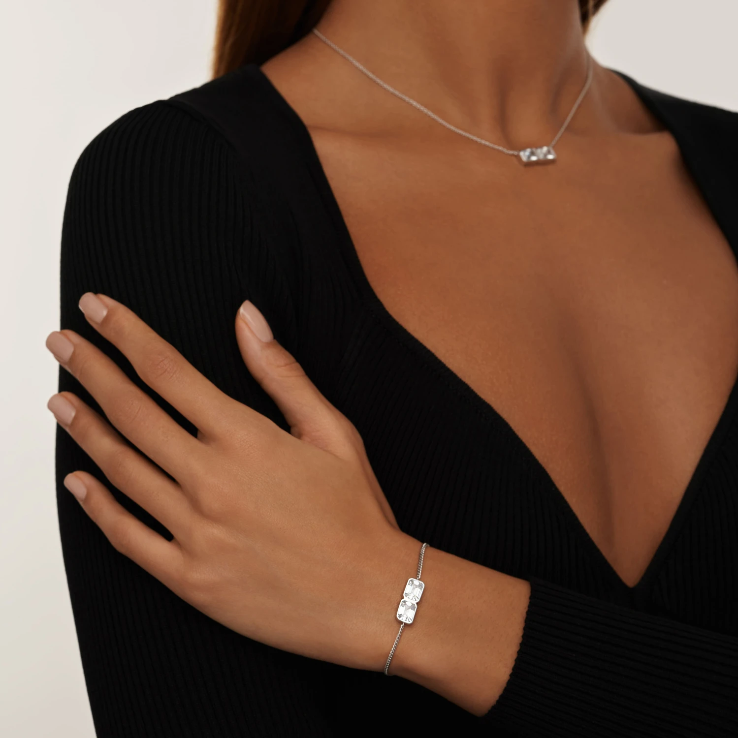 Серебряное колье Midnight с фианитами в огранке Эмеральд