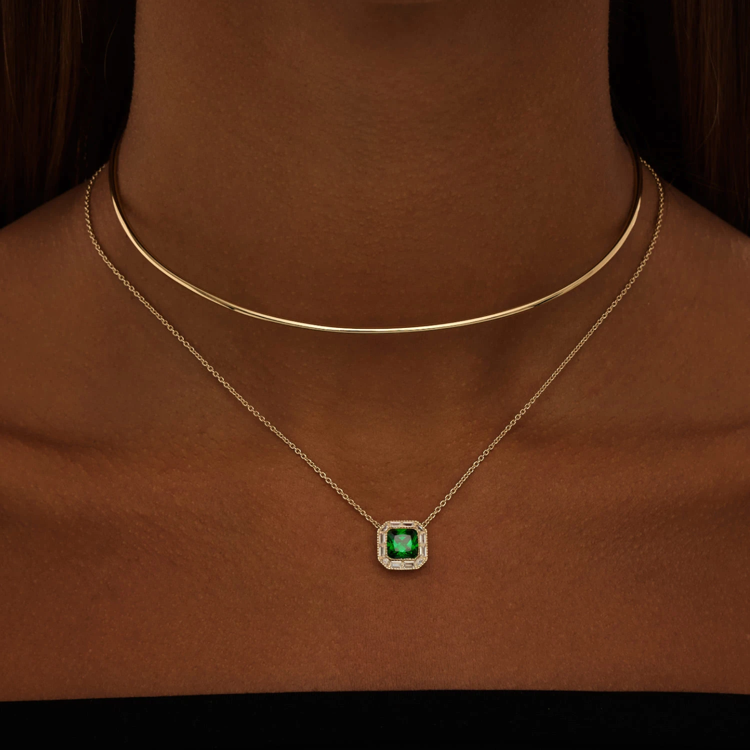 Жесткое колье-чокер из серебра в покрытии желтое золото