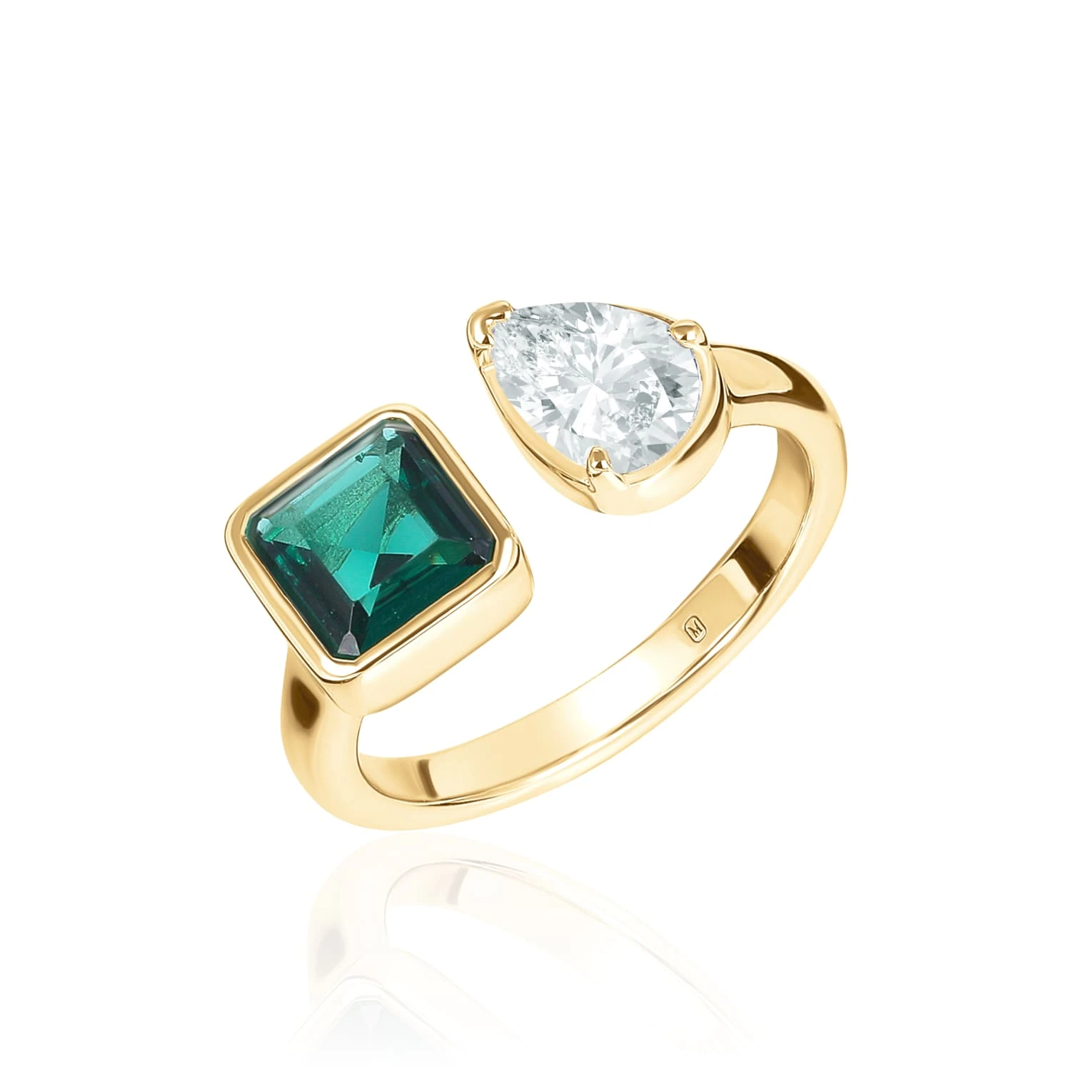 Позолоченное кольцо с фианитами в огранках квадрат и груша MIESTILO 