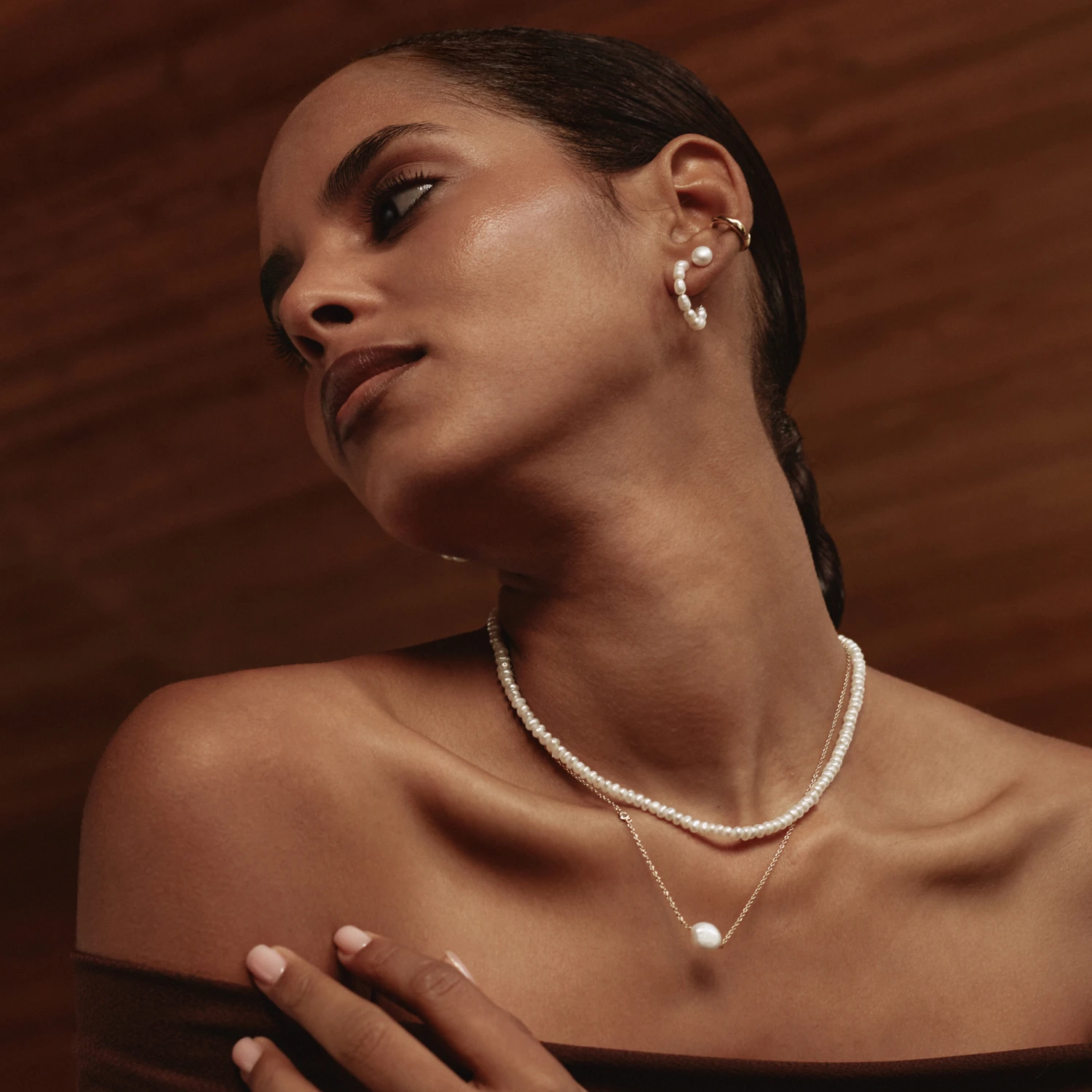 Позолоченные серьги-кольца из серебра с натуральным жемчугом