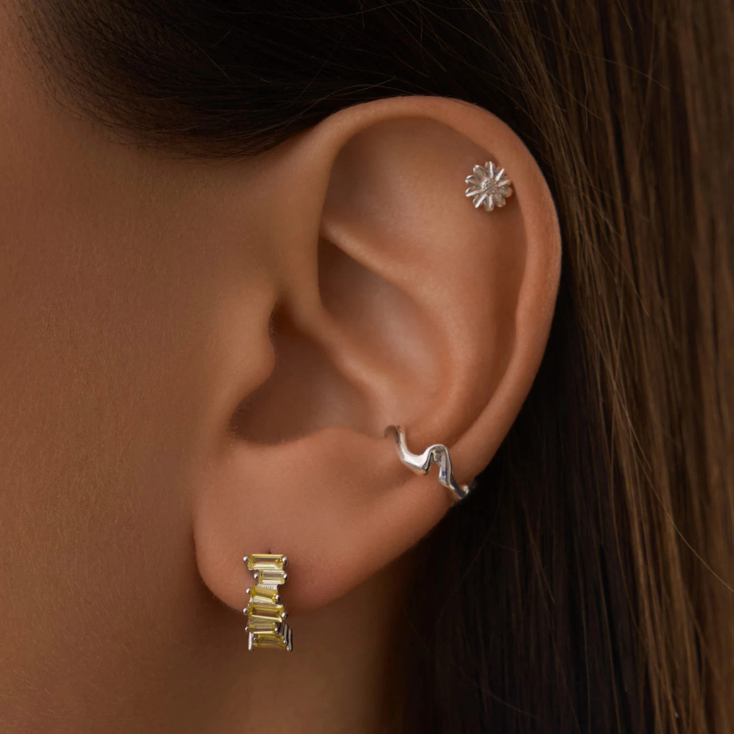 Миниатюрные серьги-конго с желтыми фианитами MIESTILO 