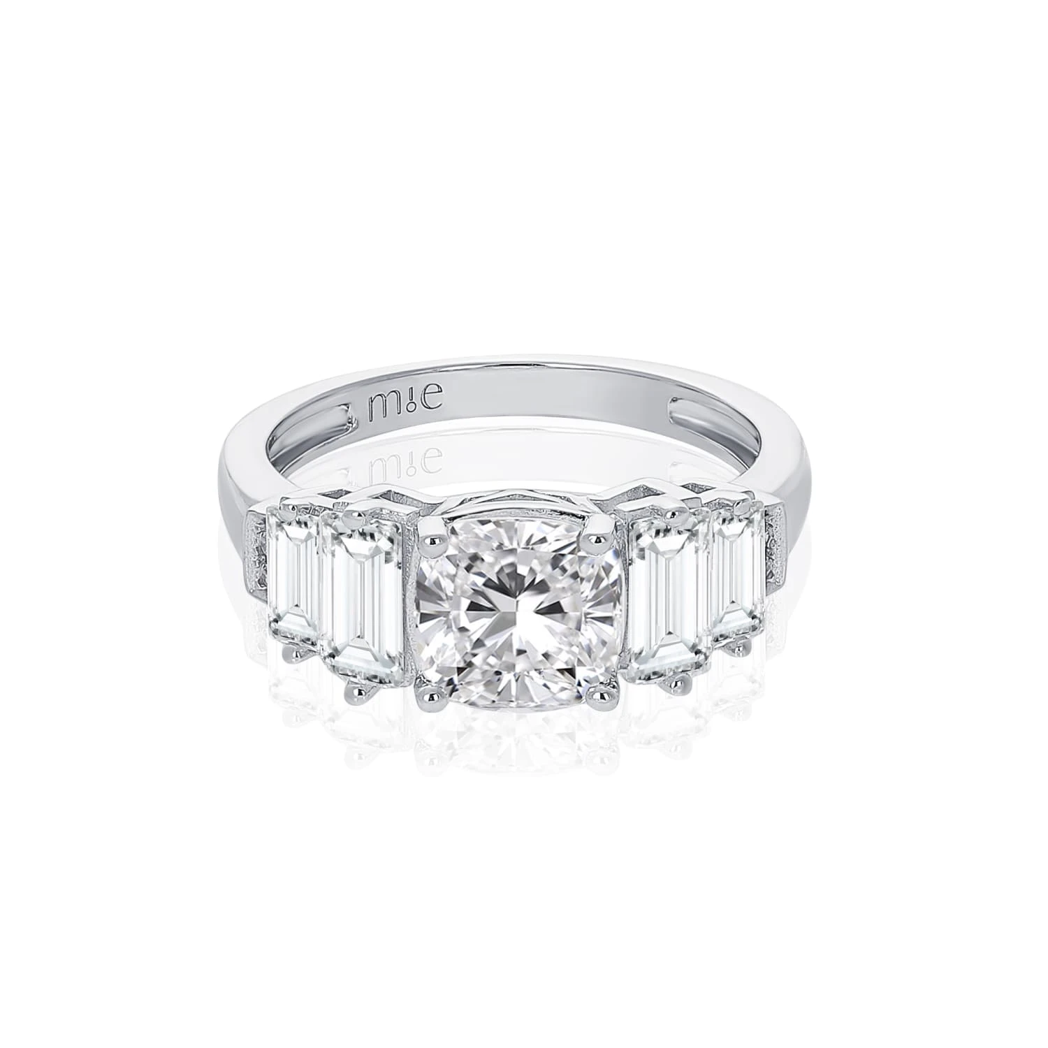 Серебряное кольцо с фианитами Baguette