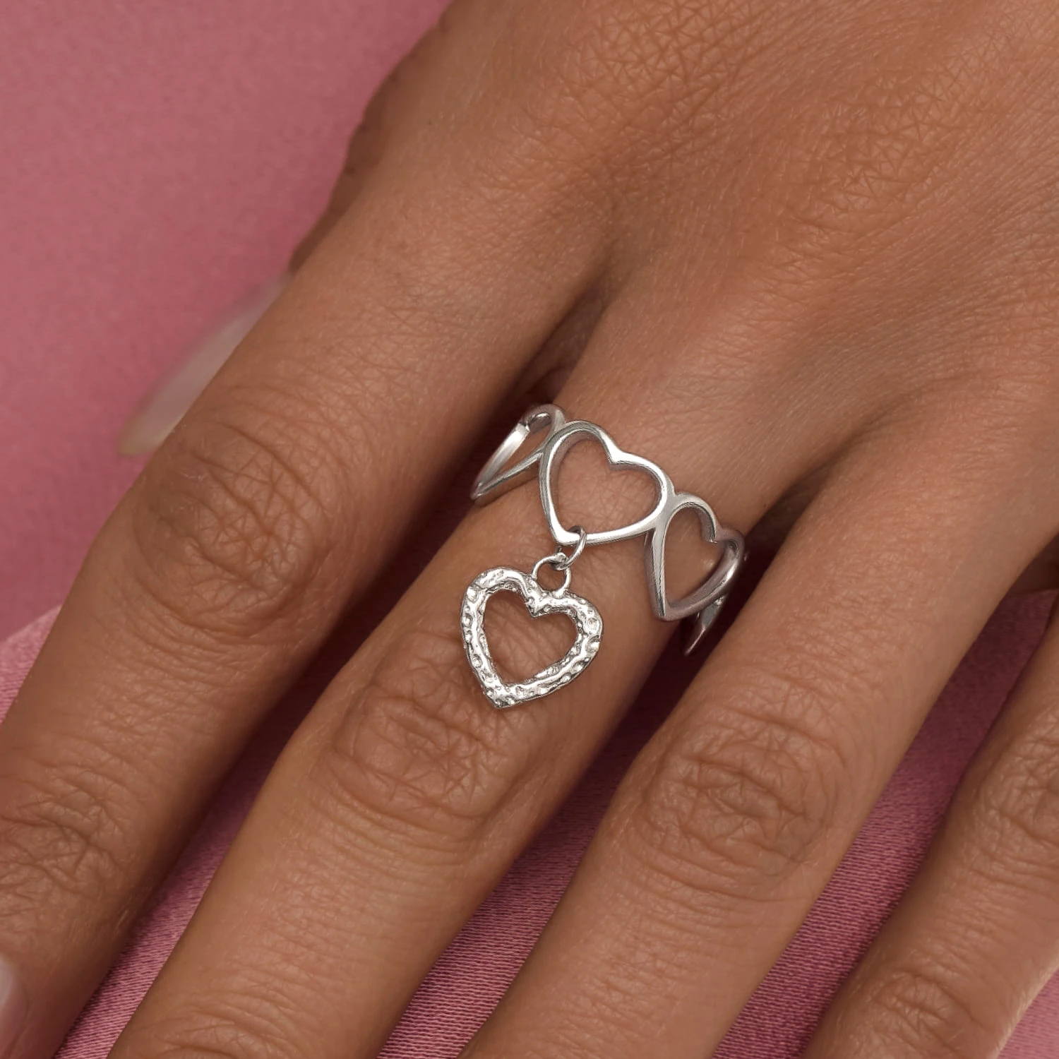 Cеребряное кольцо с подвеской сердцем и фианитами MIESTILO