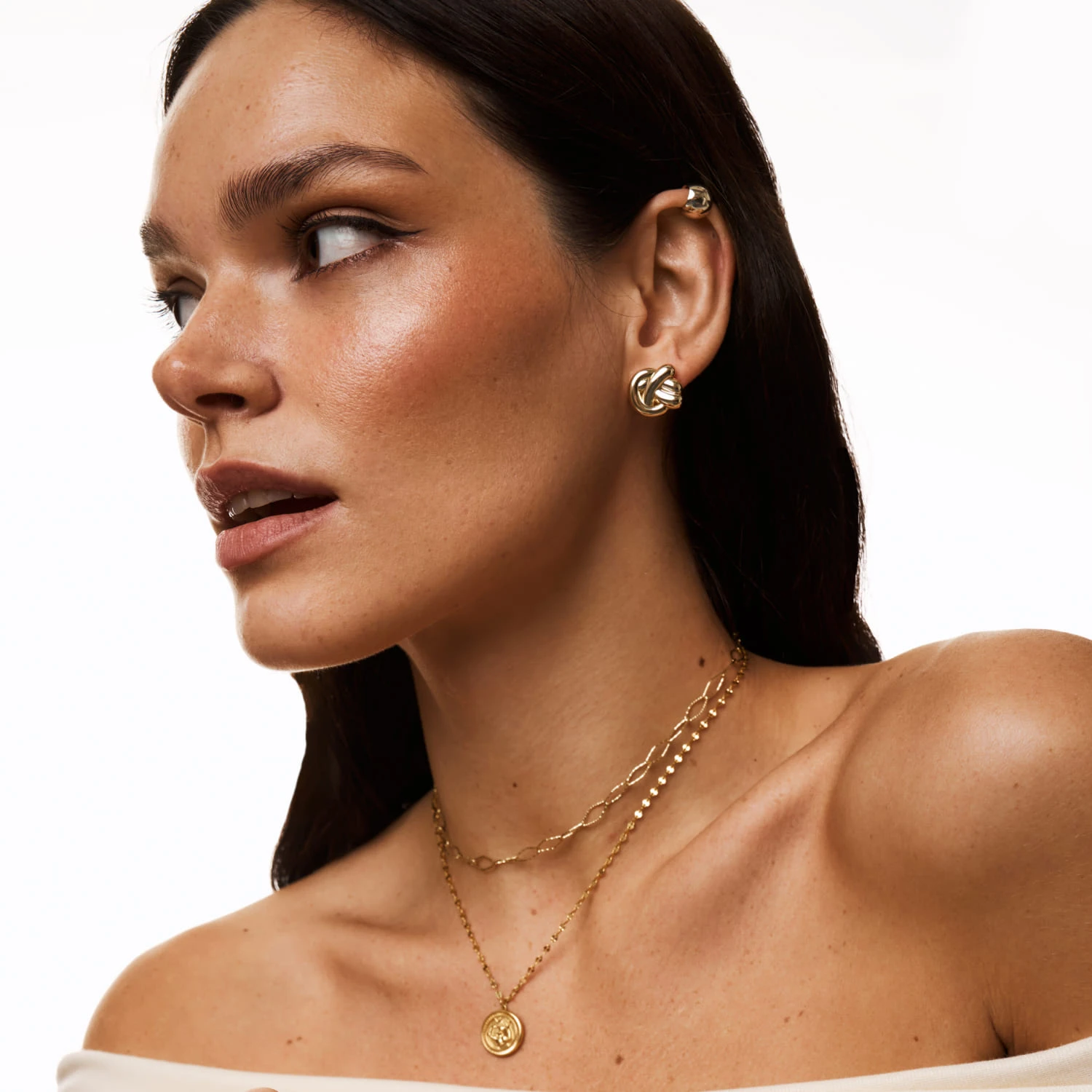 Серебряное колье-цепь ромбового плетения с витыми звеньями в покрытии желтое золото