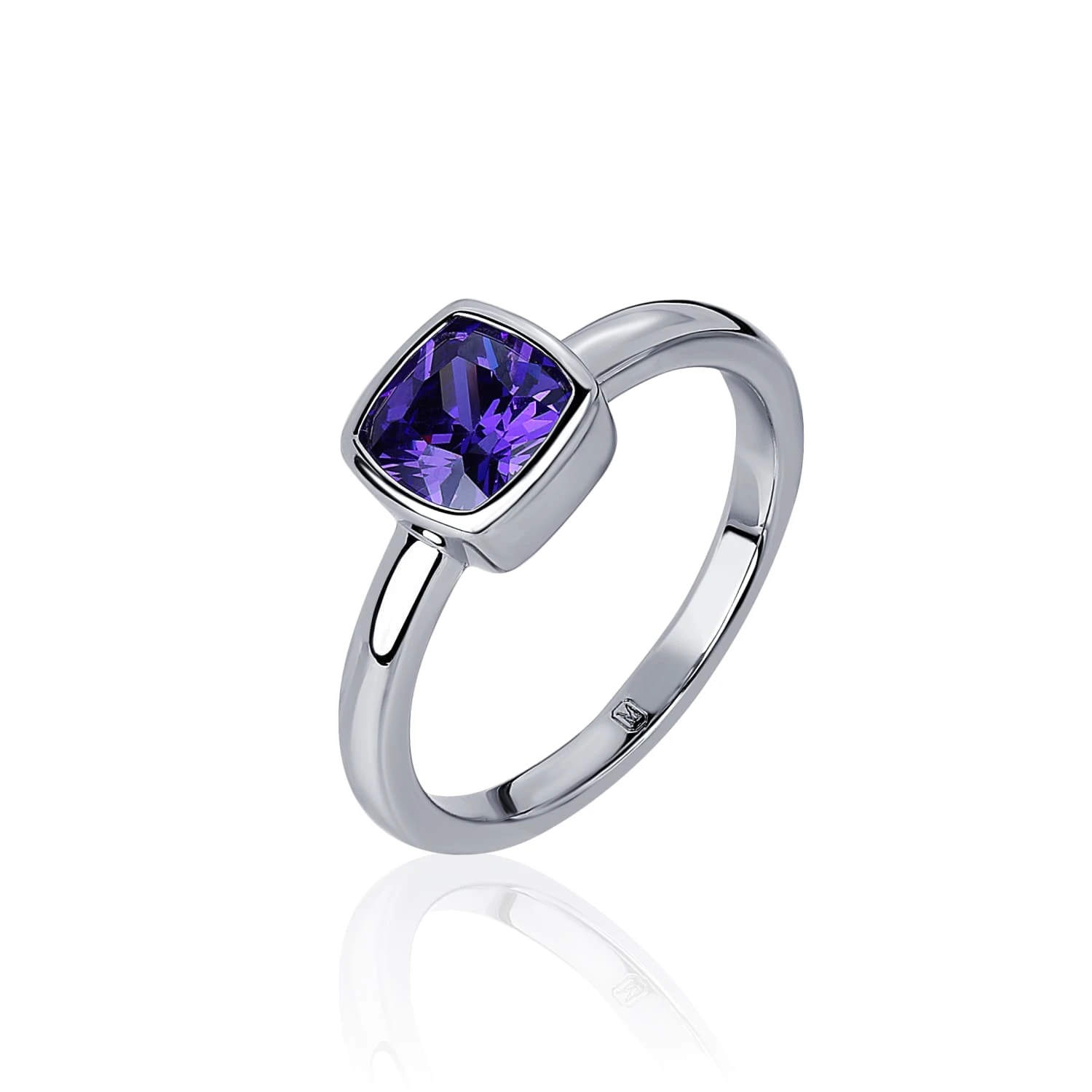 Серебряное кольцо с фианитом в глухой закрепке MIESTILO