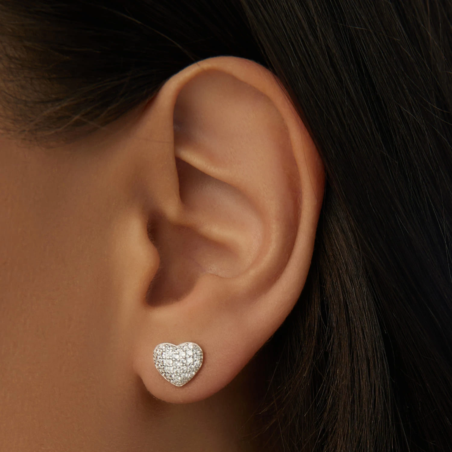 Серебряные пусеты в форме сердца с фианитами MIESTILO 