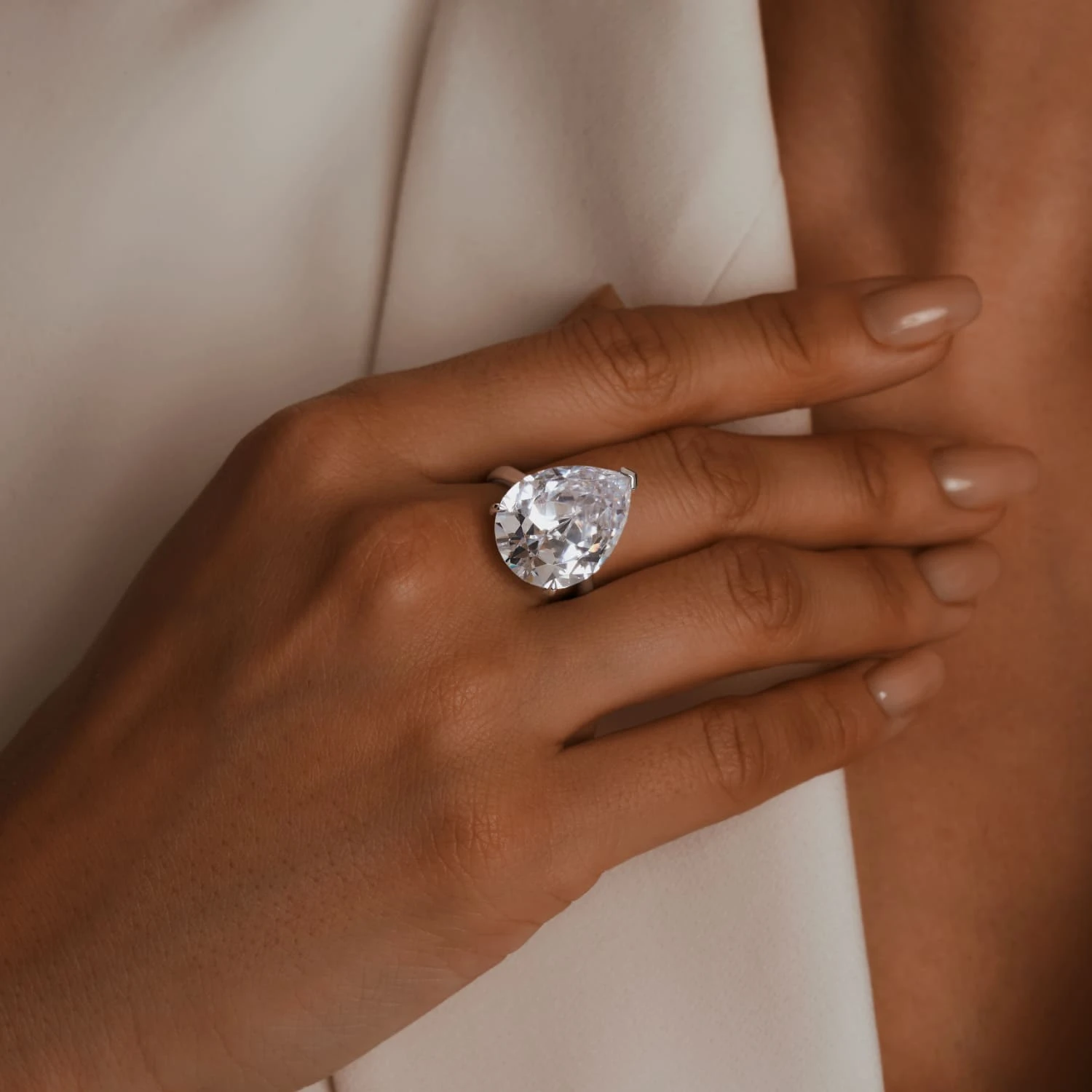 Коктейльное кольцо из серебра с фианитом Груша