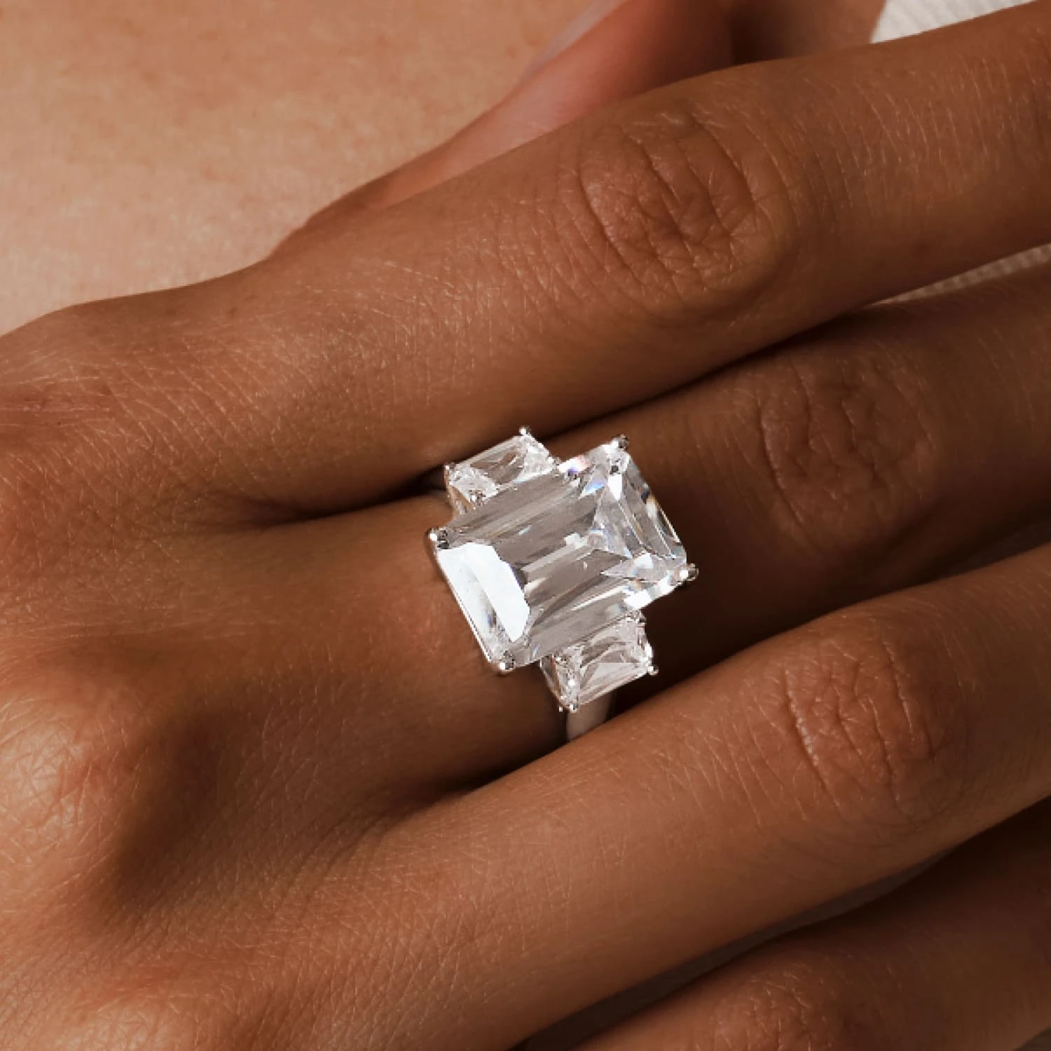 Серебряное крупное кольцо ГРАЦИЯ с фианитами