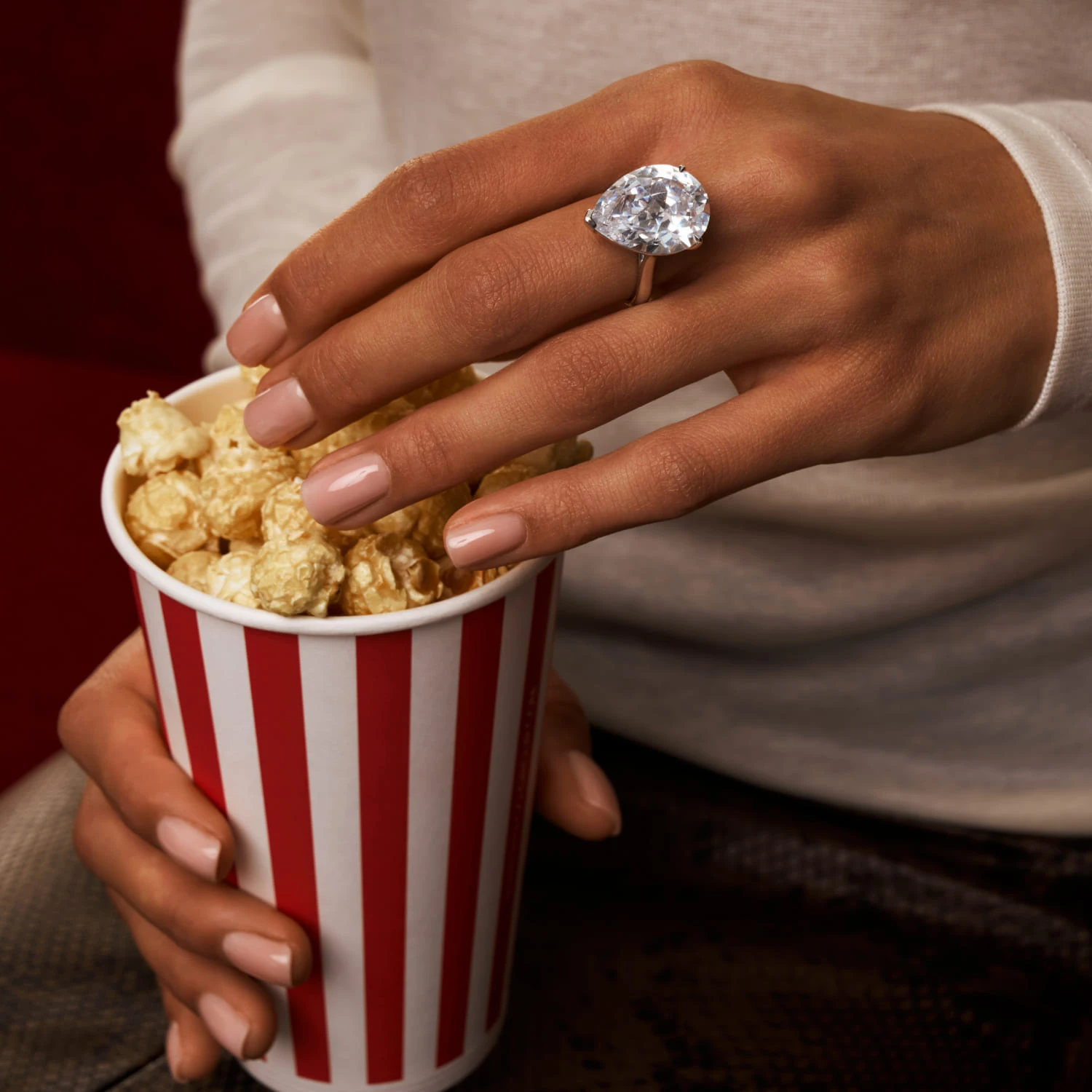 Коктейльное кольцо из серебра с фианитом Груша