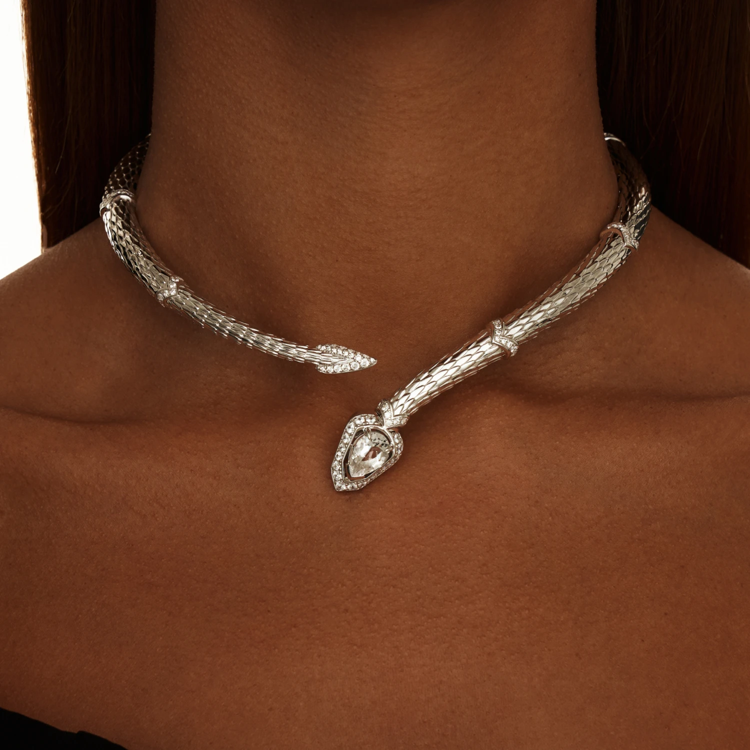 Серебряное жесткое колье EPIONA с горным хрусталем