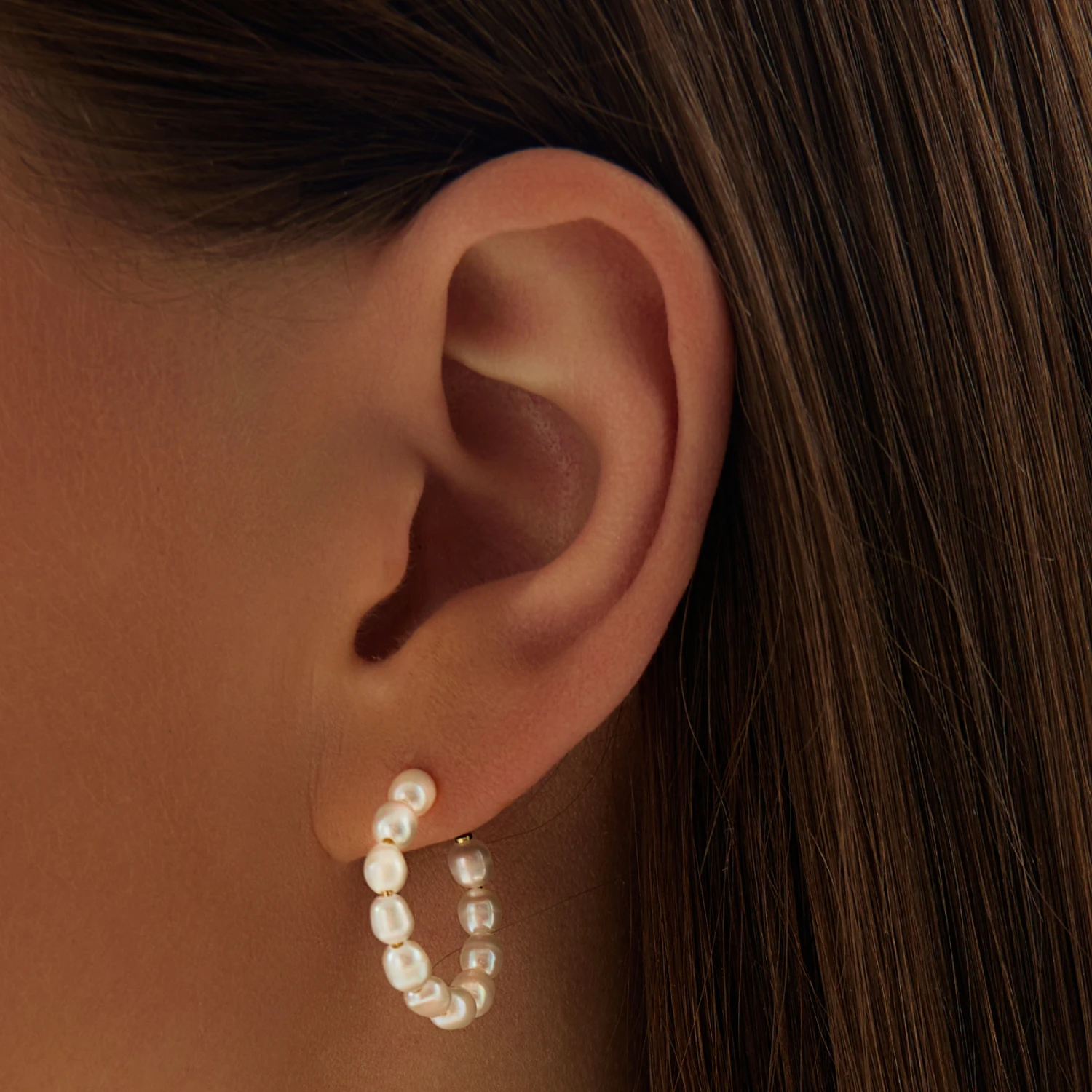 Позолоченные серьги-кольца из серебра с натуральным жемчугом