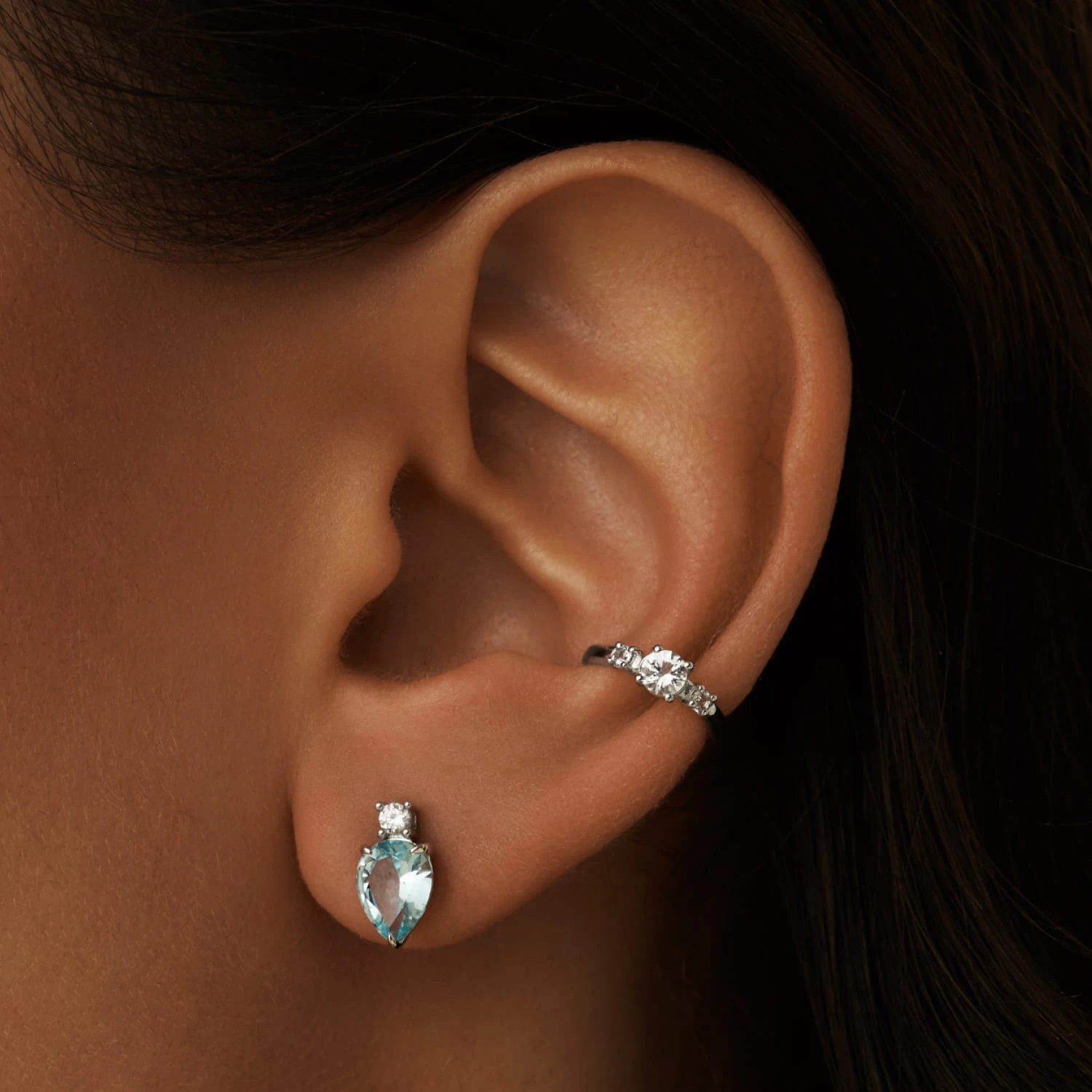 Серебряные серьги-пусеты PURITY с топазом Sky