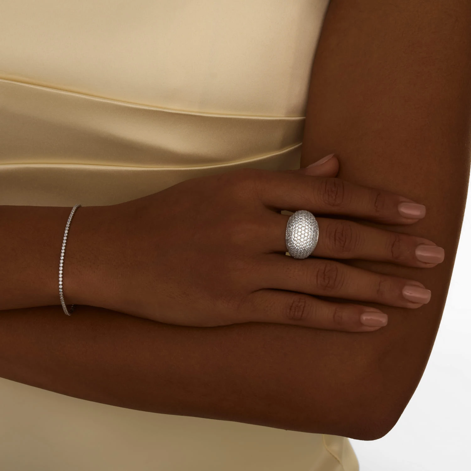 Объемное кольцо из серебра с россыпью фианитов